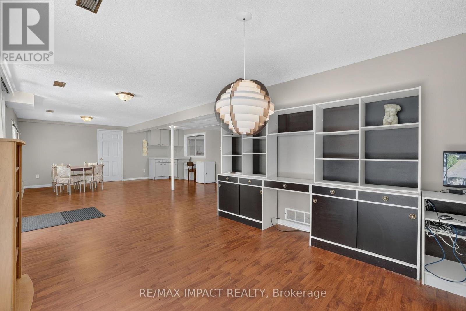 2358 WILDWOOD CRESCENT - 36