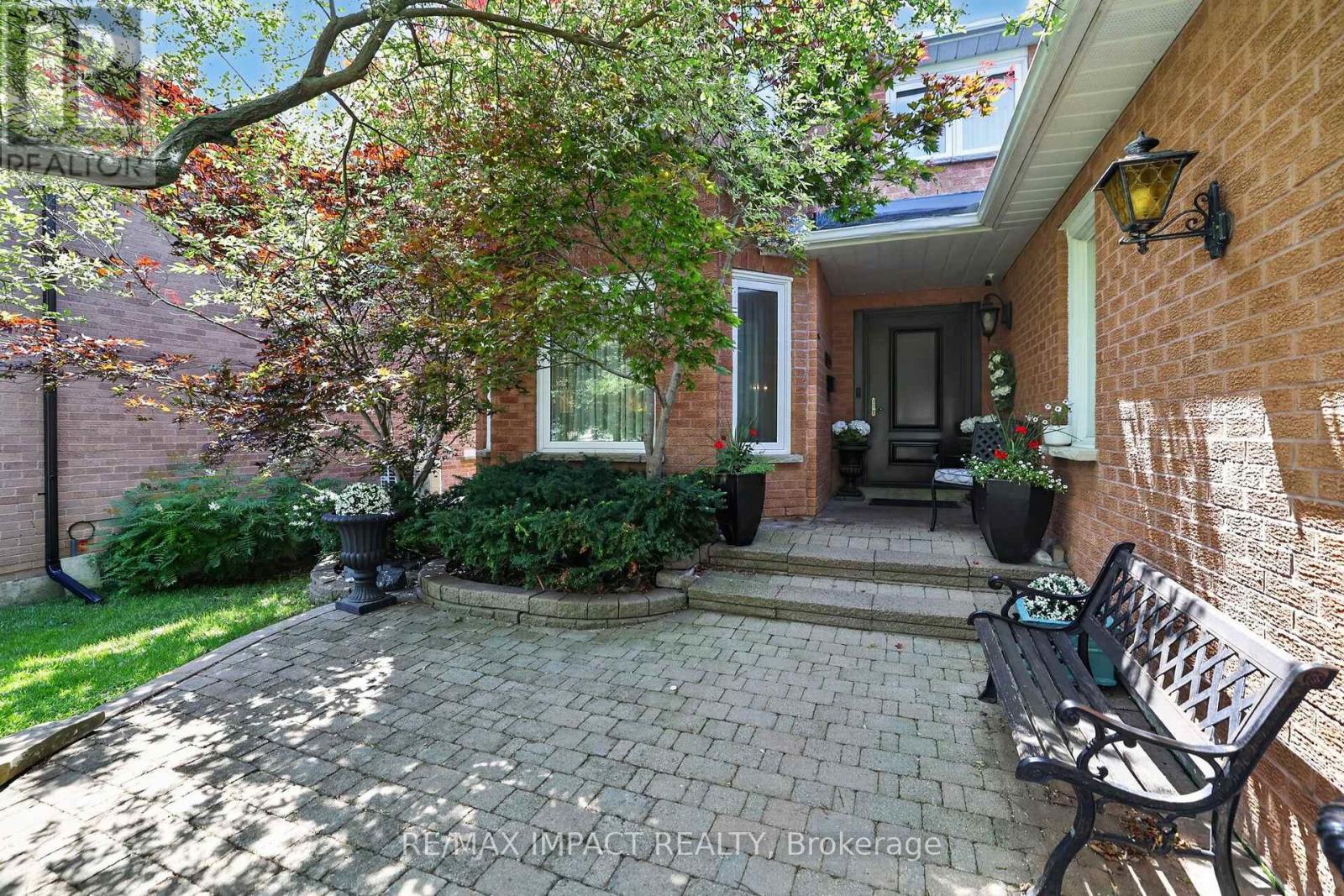 2358 WILDWOOD CRESCENT - 4