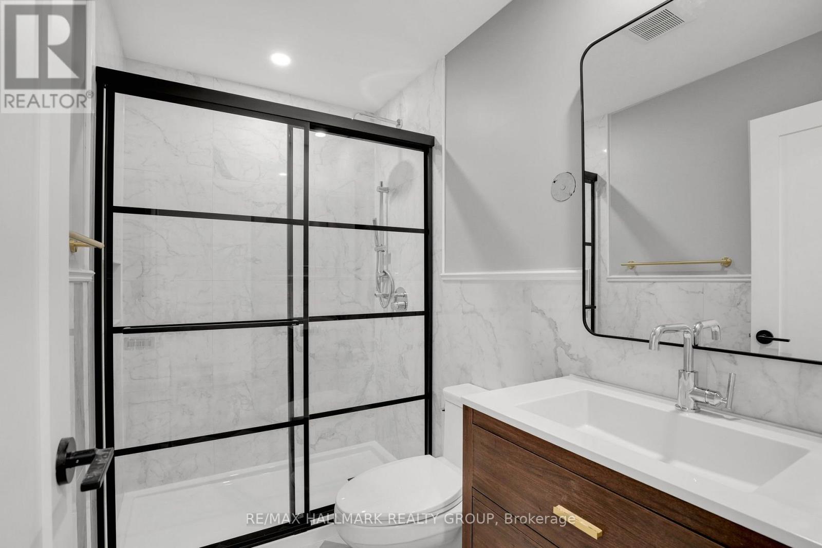 3 Bed, 2 Bath Multi-Family for Rent in Ottawa – 2 – 13 ELLA STREET, Ottawa – MLS# X13597700 - Image 28