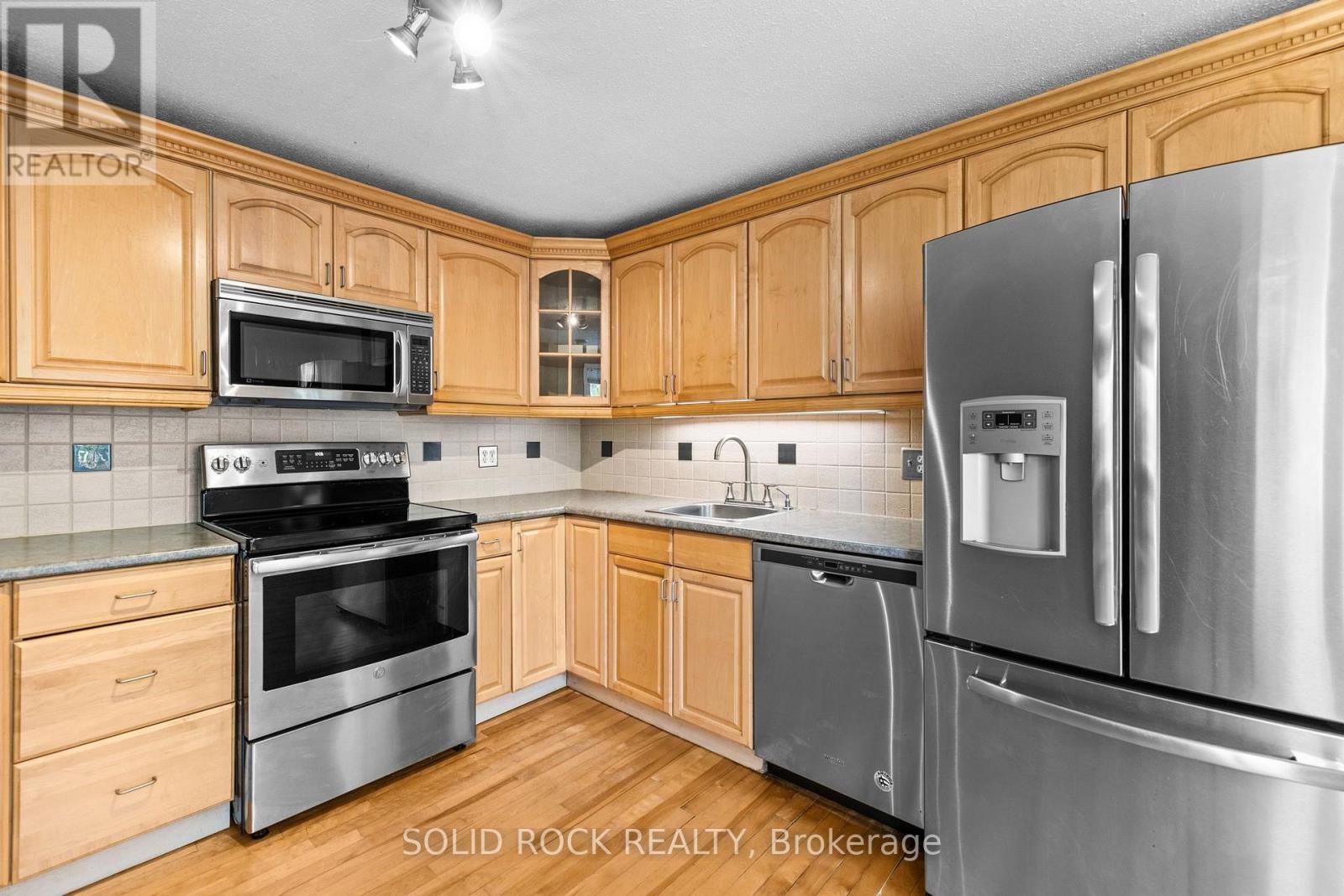 3 Bed, 3 Bath House for Rent in Ottawa – 1631 CHARBONNEAU STREET, Ottawa – MLS# X13597730 - Image 13