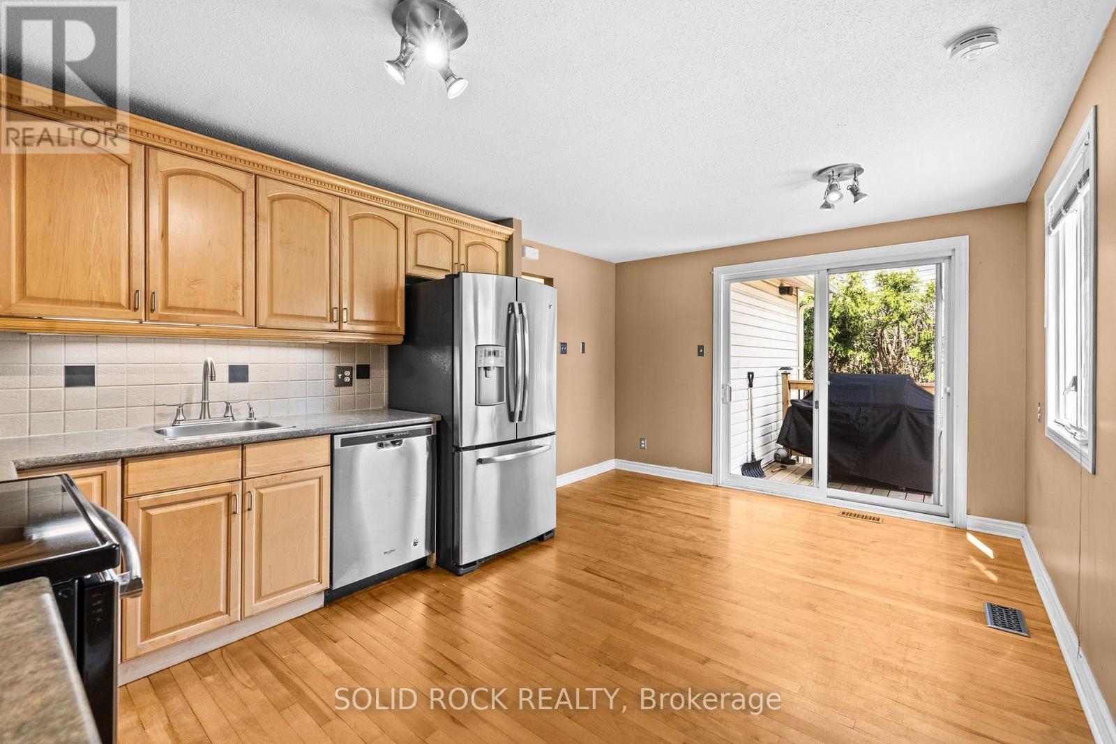 3 Bed, 3 Bath House for Rent in Ottawa – 1631 CHARBONNEAU STREET, Ottawa – MLS# X13597730 - Image 16