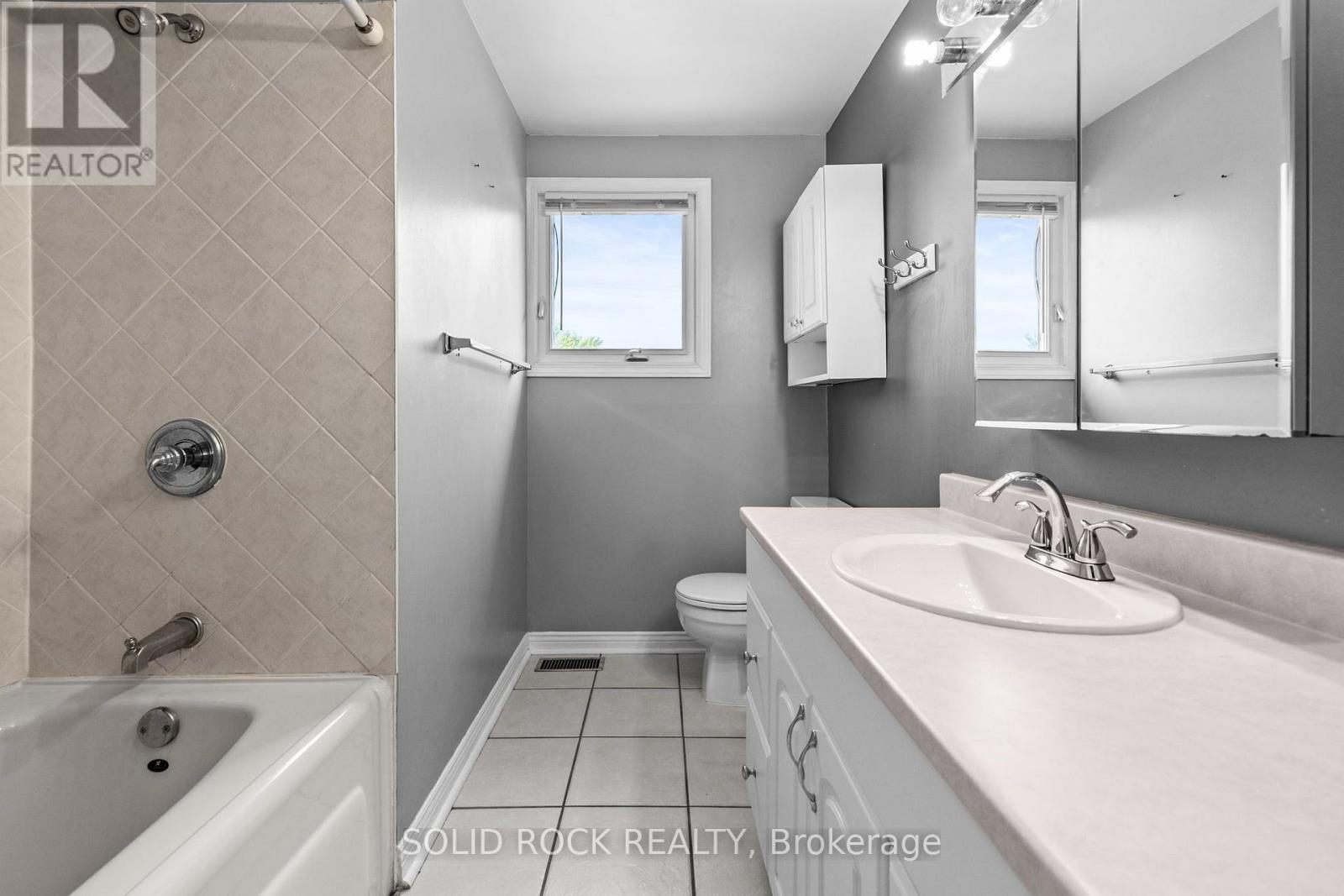 3 Bed, 3 Bath House for Rent in Ottawa – 1631 CHARBONNEAU STREET, Ottawa – MLS# X13597730 - Image 22