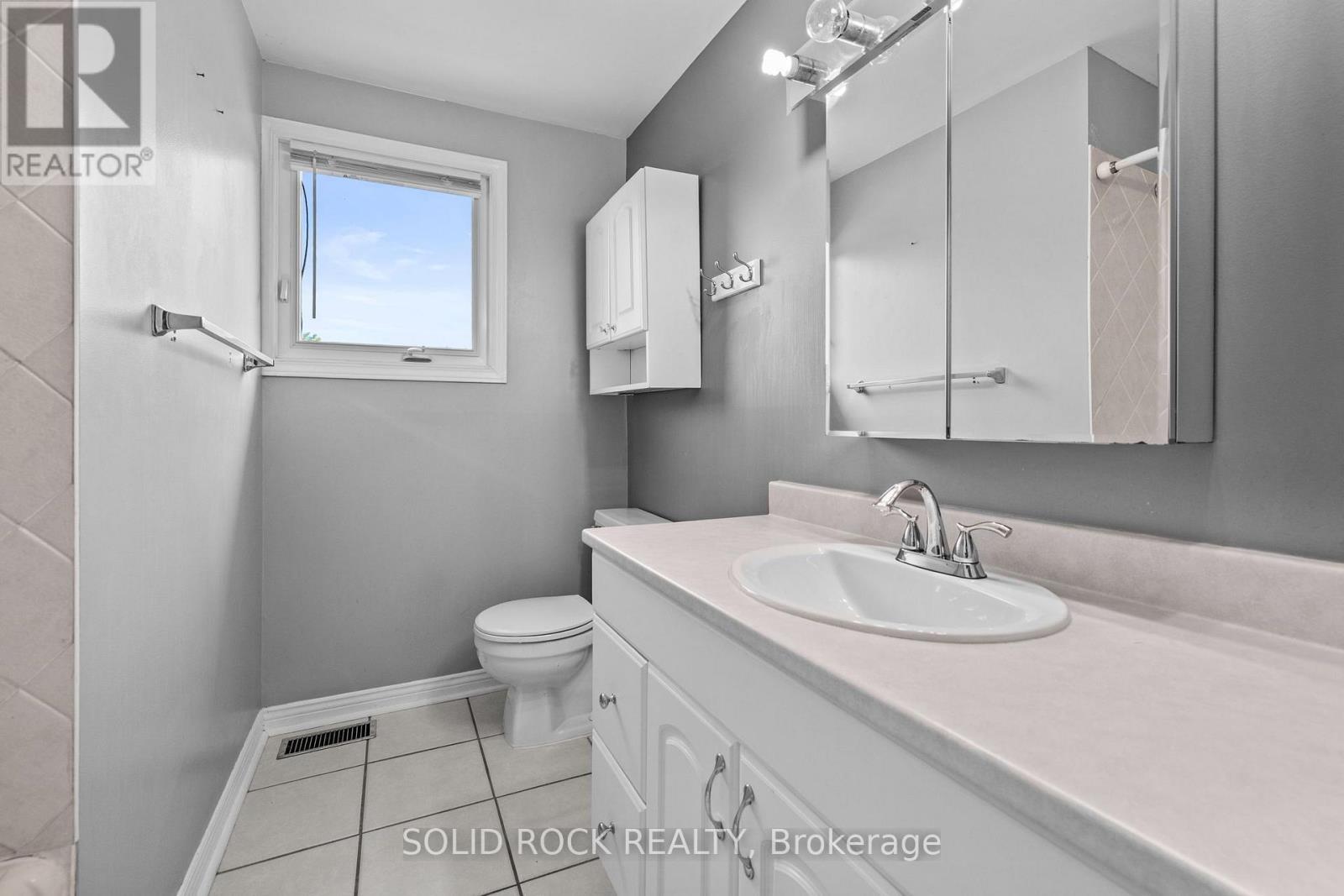 3 Bed, 3 Bath House for Rent in Ottawa – 1631 CHARBONNEAU STREET, Ottawa – MLS# X13597730 - Image 23