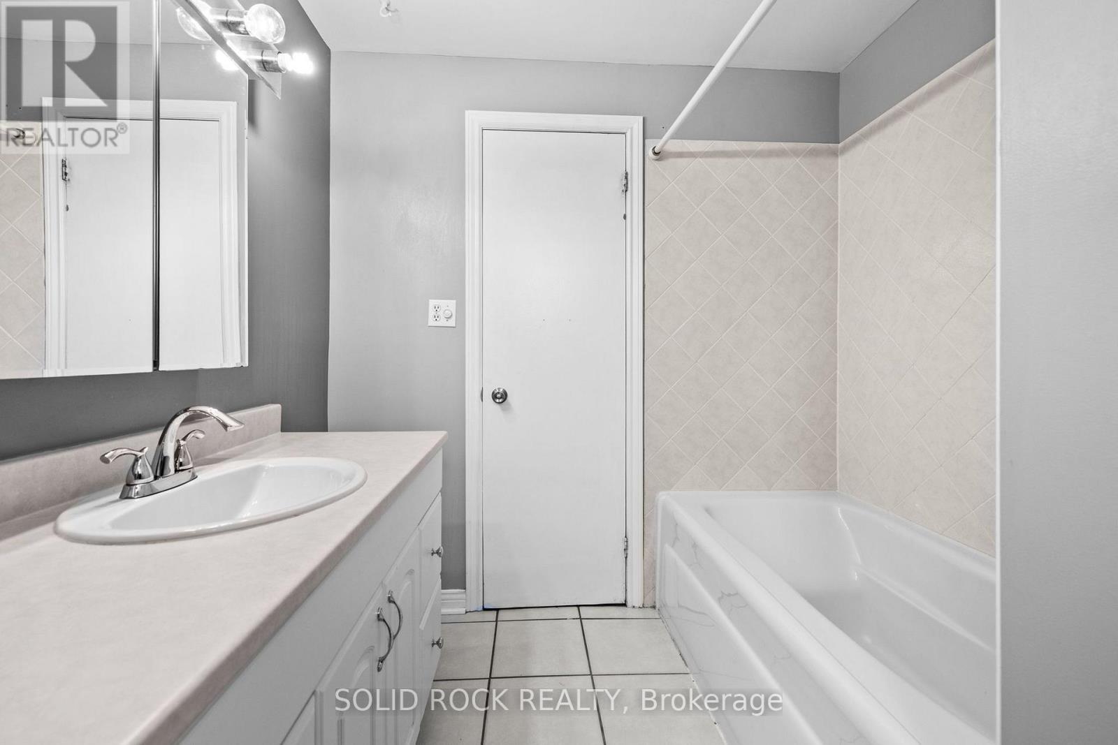 3 Bed, 3 Bath House for Rent in Ottawa – 1631 CHARBONNEAU STREET, Ottawa – MLS# X13597730 - Image 24