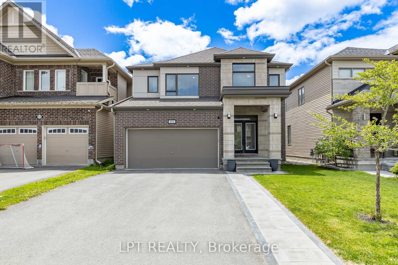 908 PEDIGREE STREET - 1