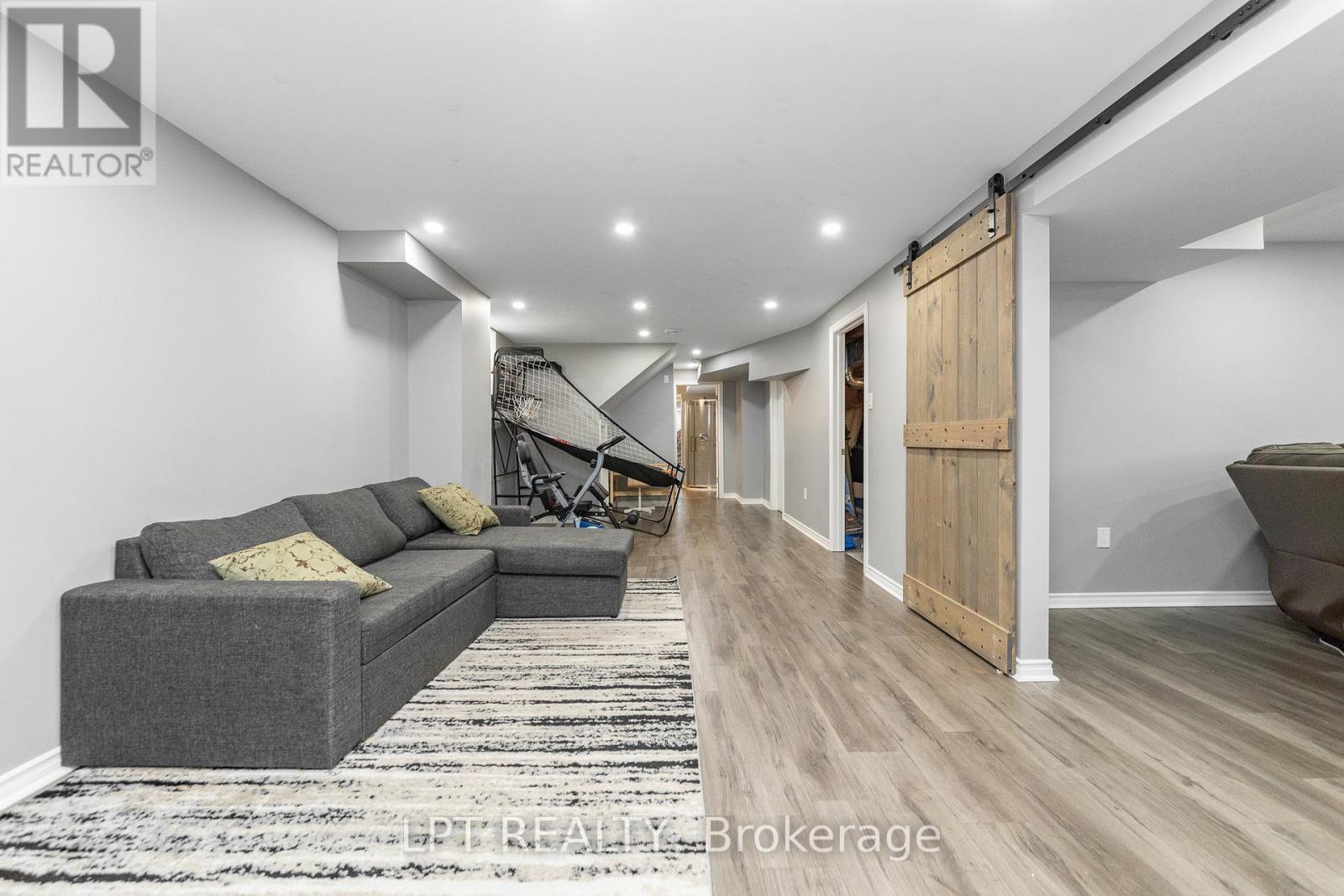 908 PEDIGREE STREET - 28