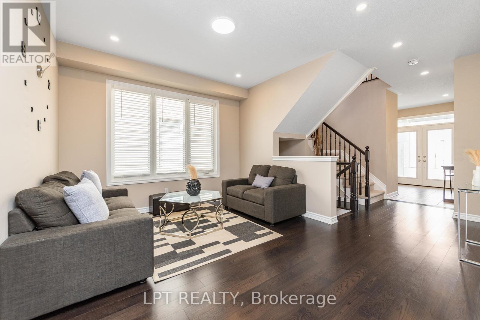 908 PEDIGREE STREET - 3
