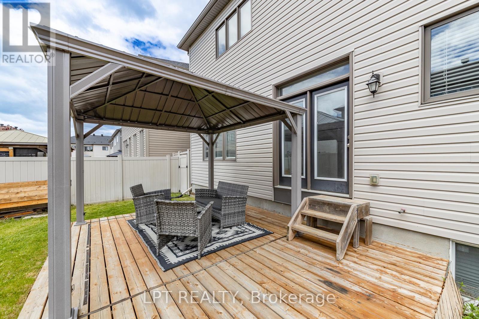 908 PEDIGREE STREET - 34
