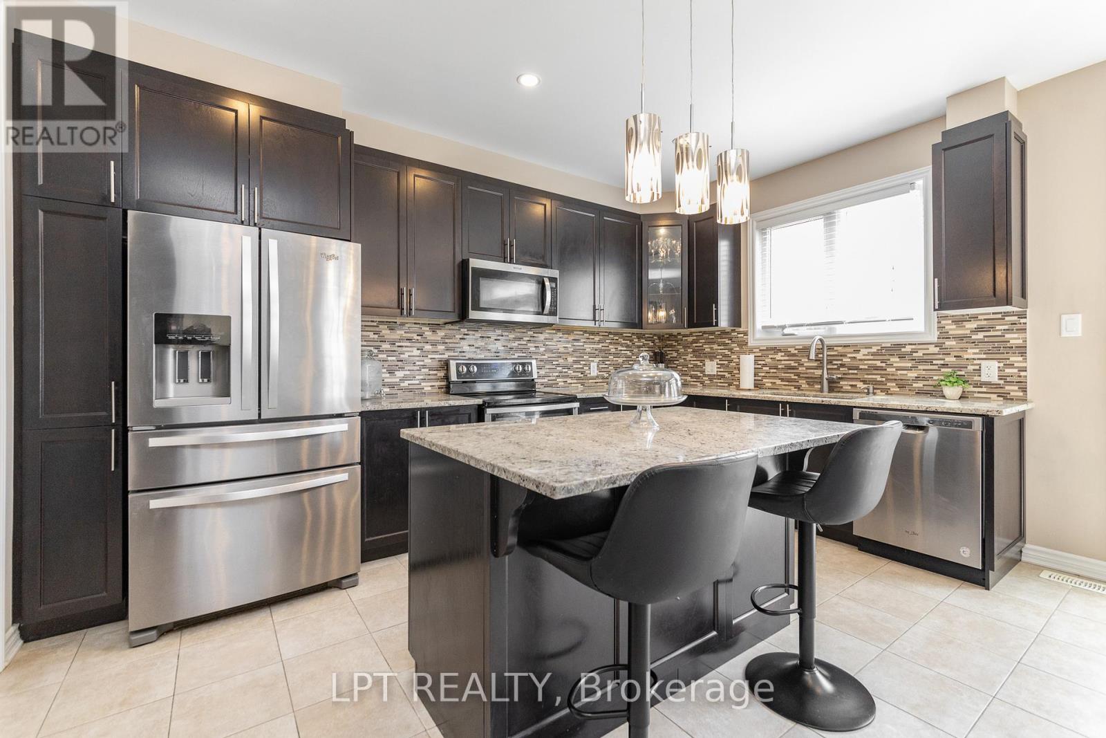 908 PEDIGREE STREET - 8