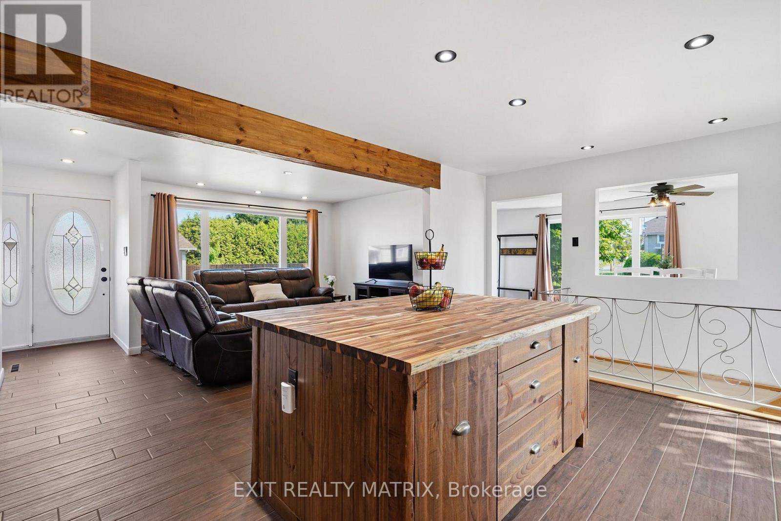 693 CARTIER STREET - Image 11