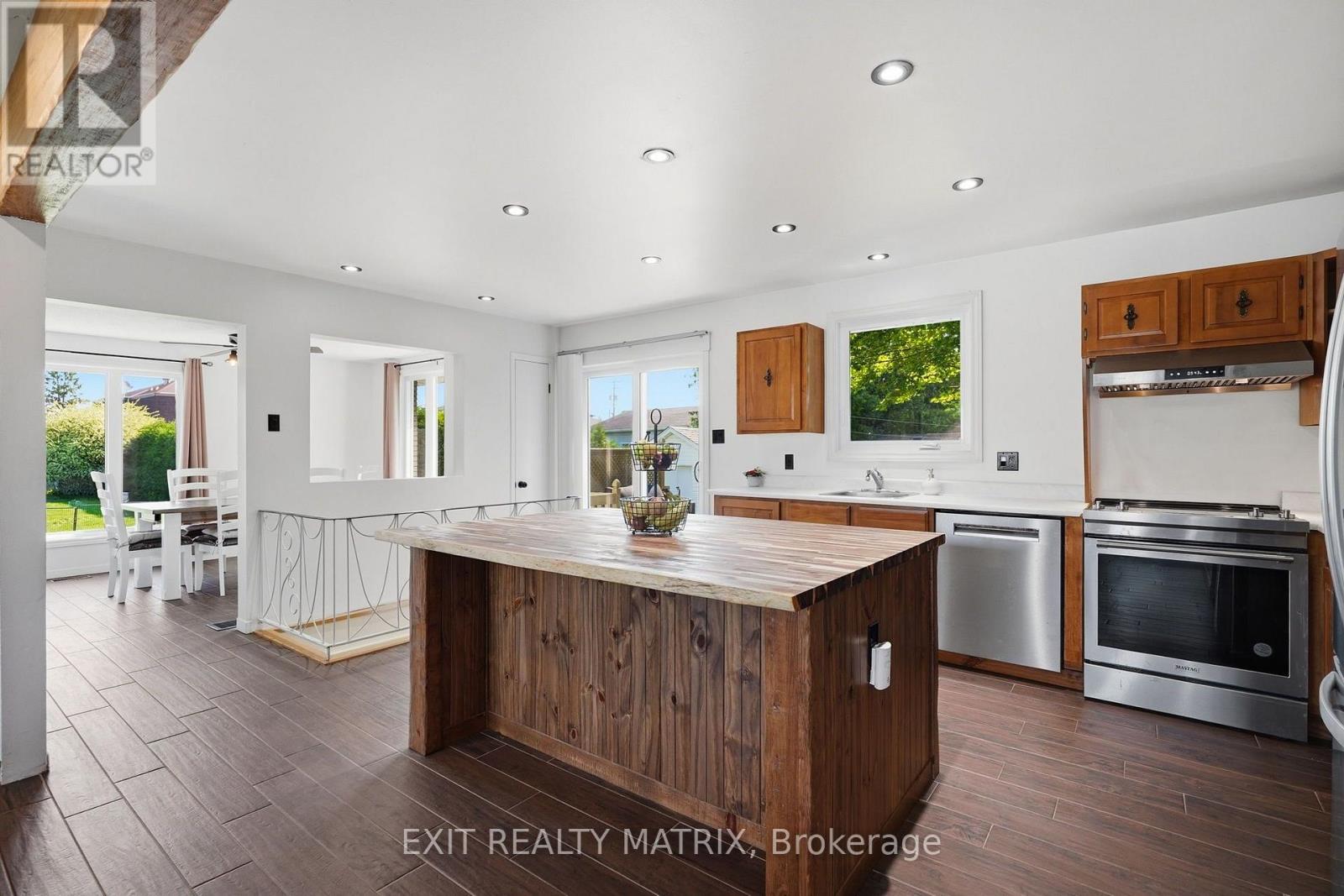 693 CARTIER STREET - Image 12