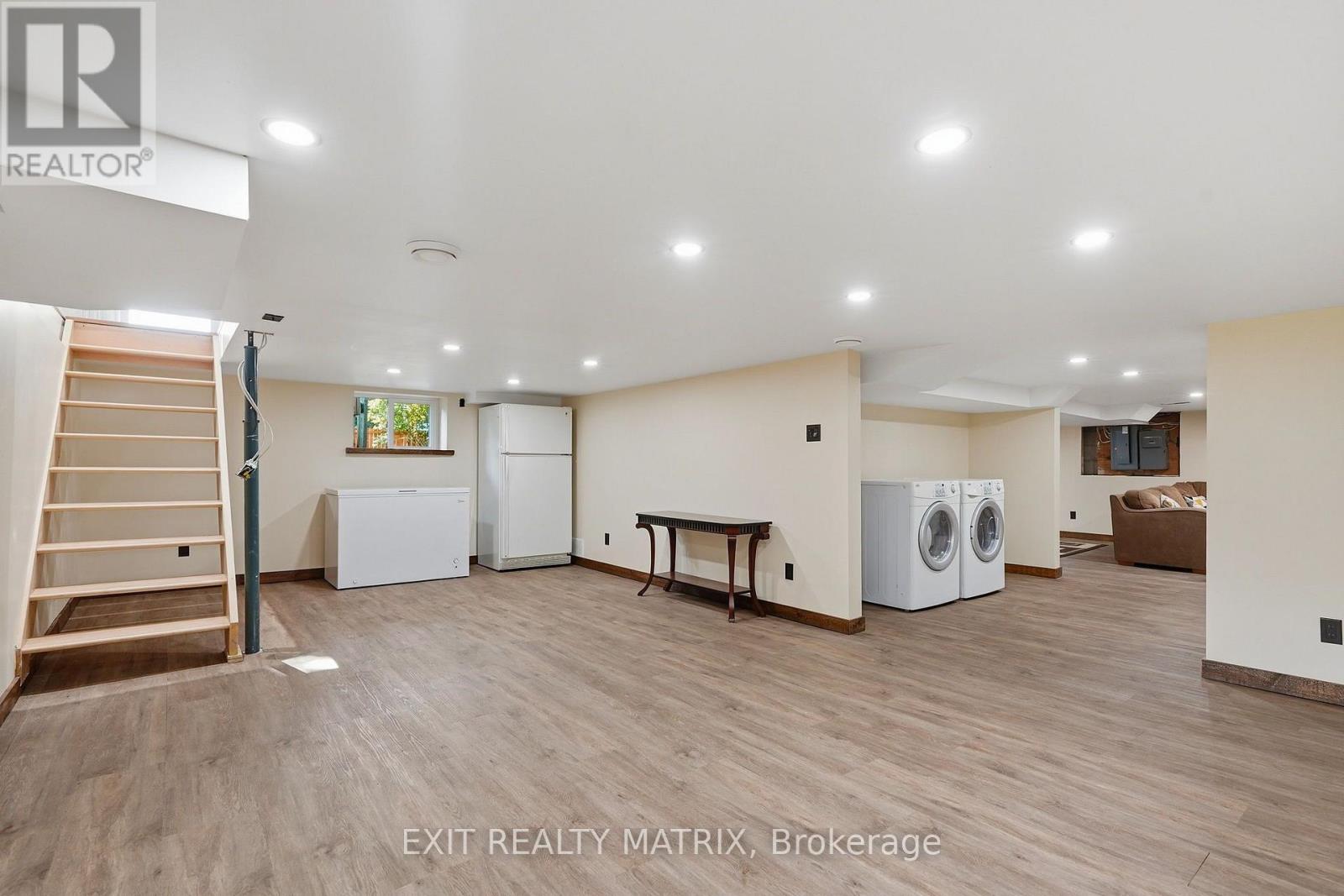 693 CARTIER STREET - Image 20