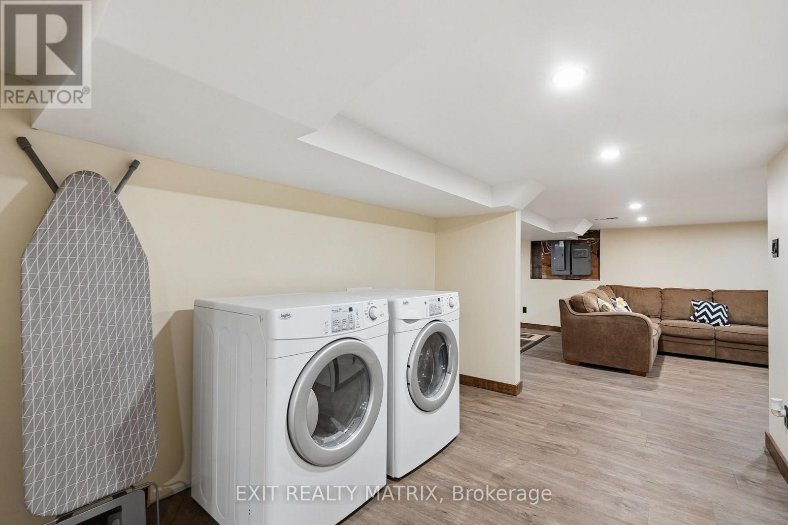 693 CARTIER STREET - Image 23