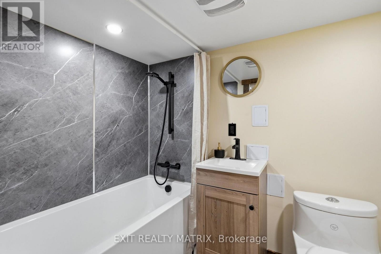 693 CARTIER STREET - Image 24