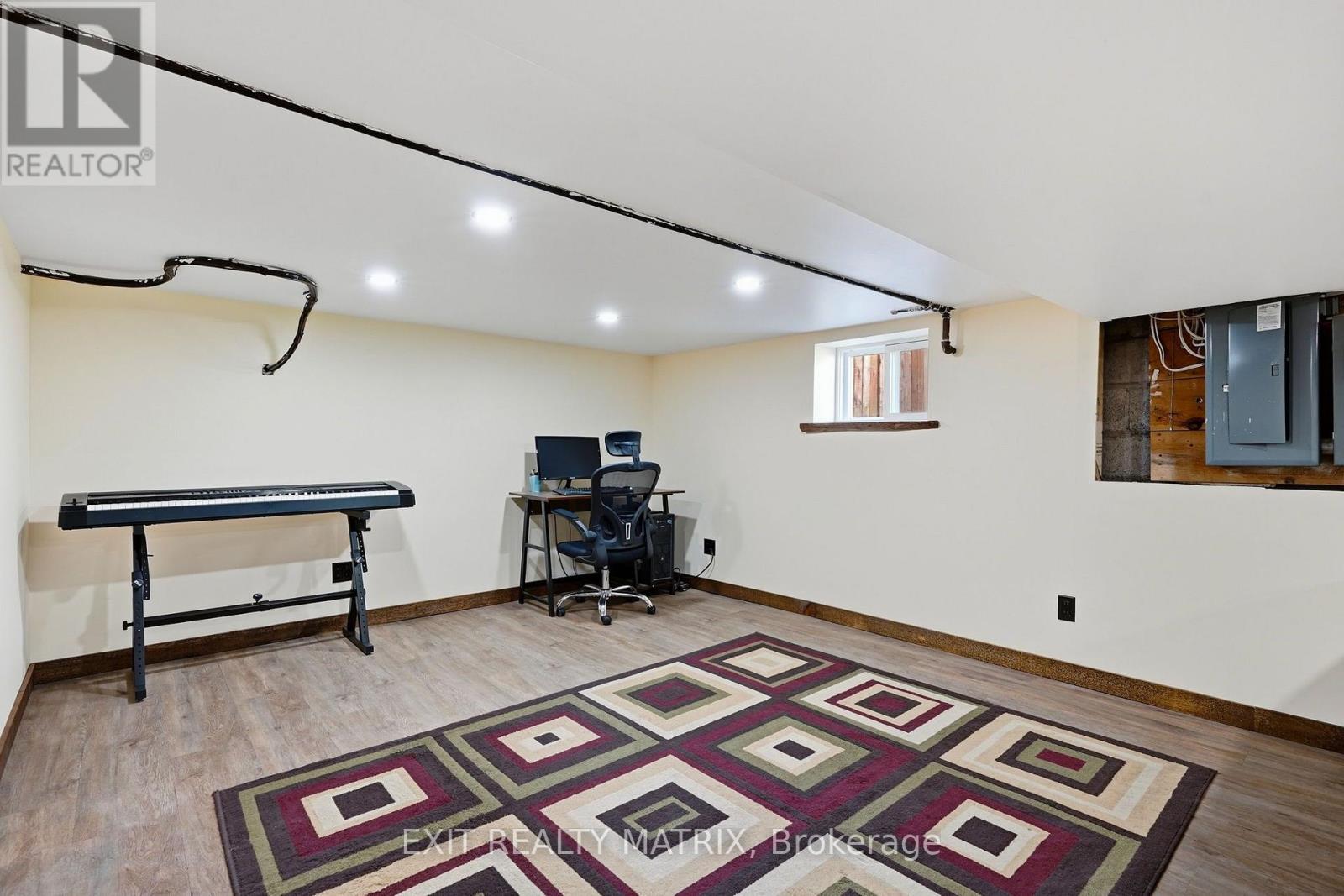 693 CARTIER STREET - Image 25