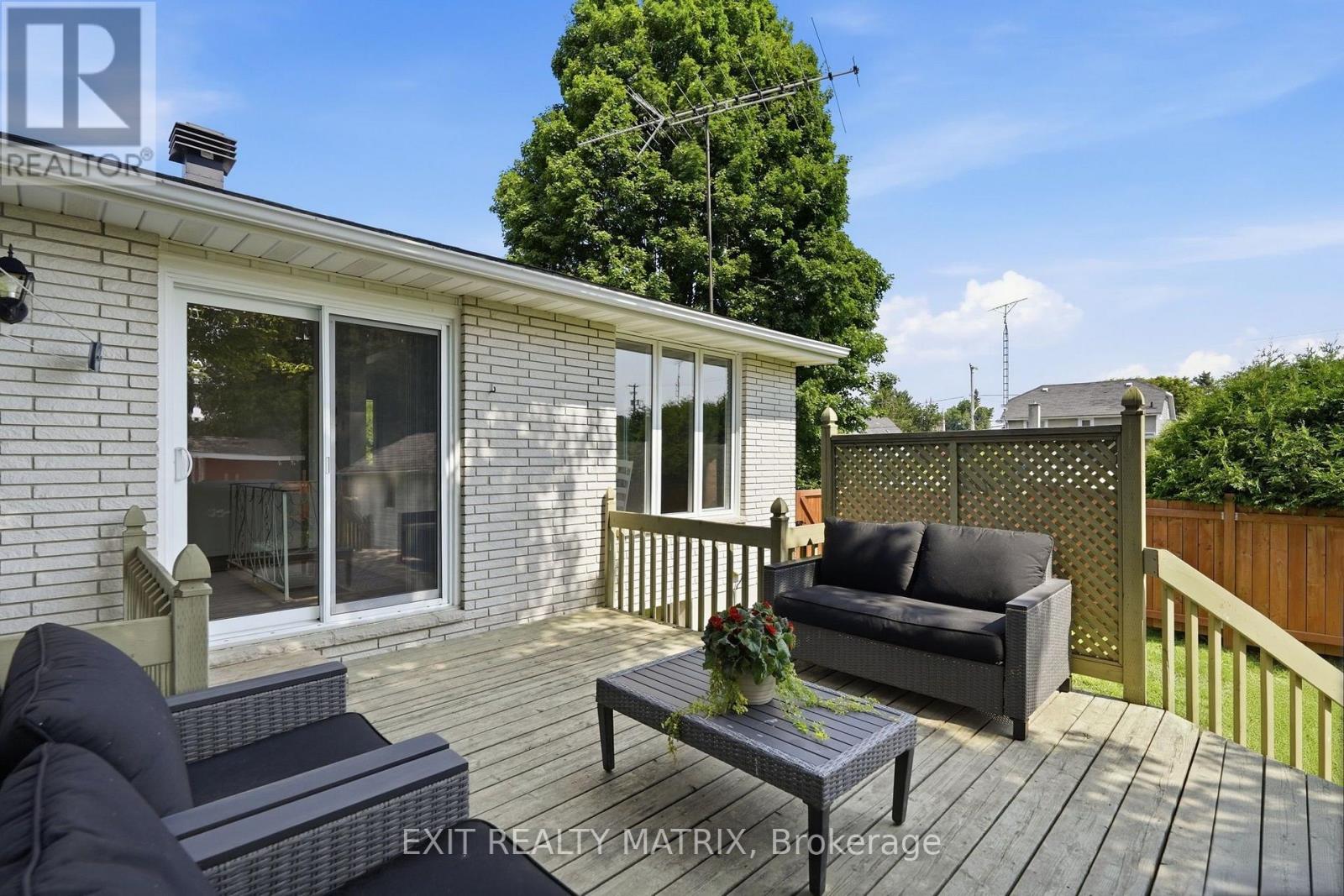 693 CARTIER STREET - Image 29
