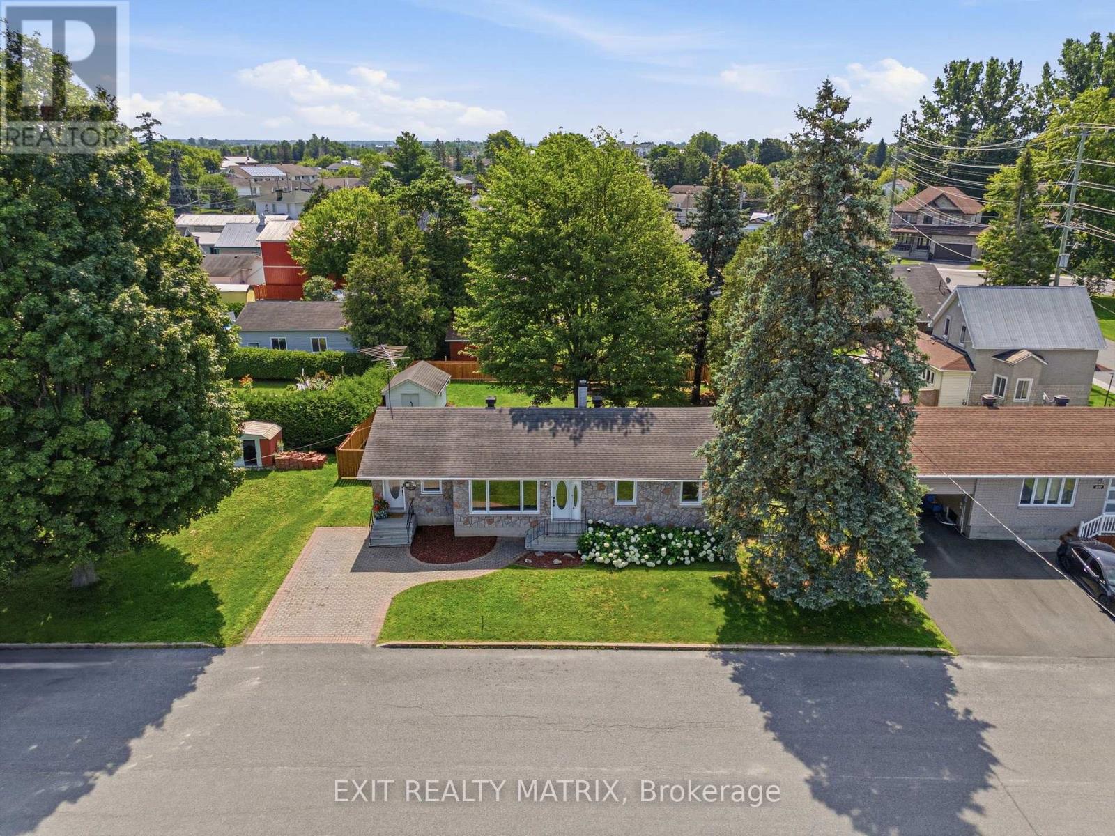 693 CARTIER STREET - Image 33