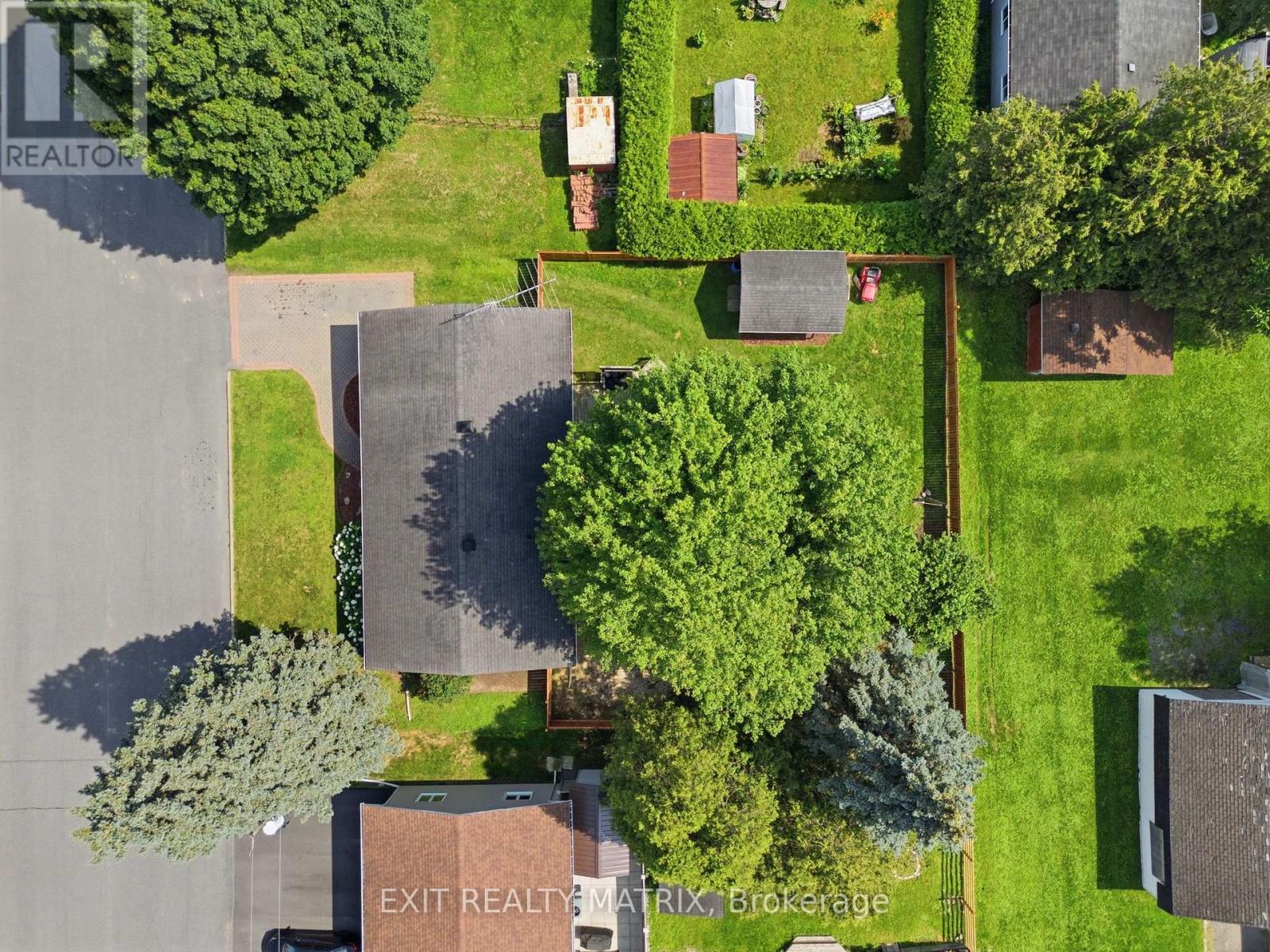 693 CARTIER STREET - Image 36