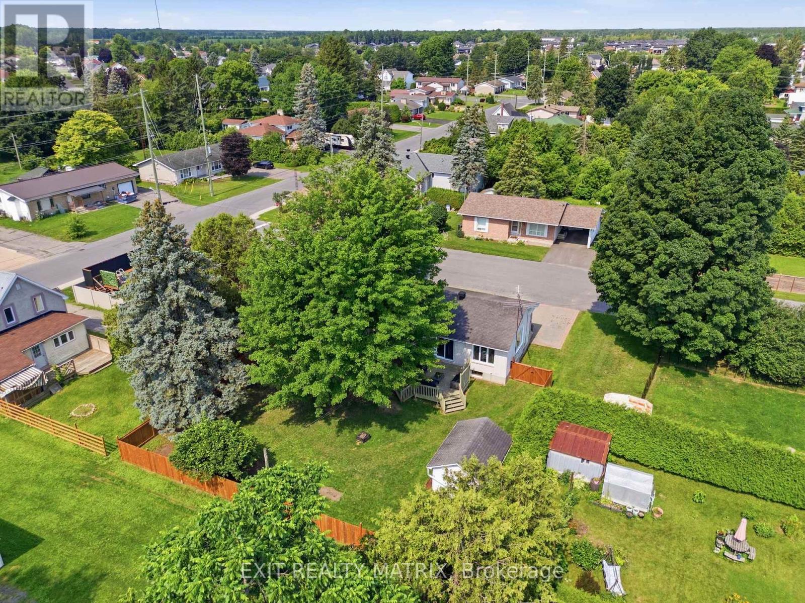 693 CARTIER STREET - Image 38