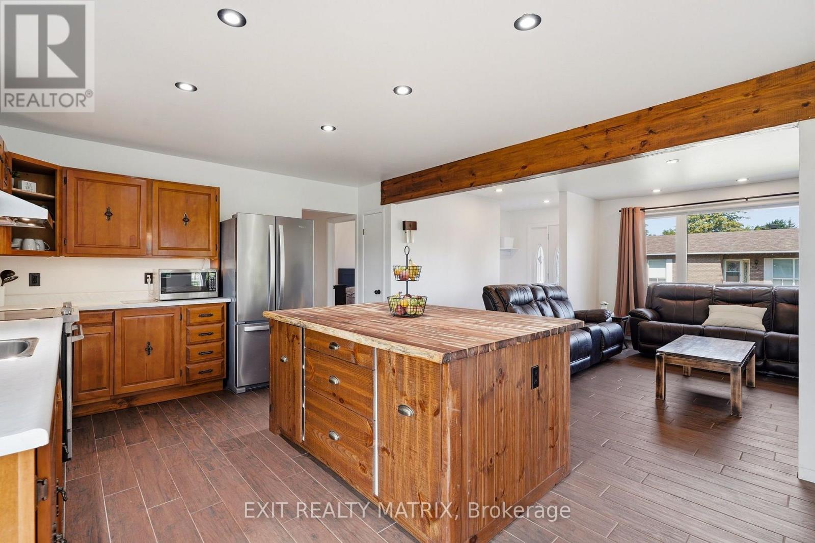 693 CARTIER STREET - Image 9