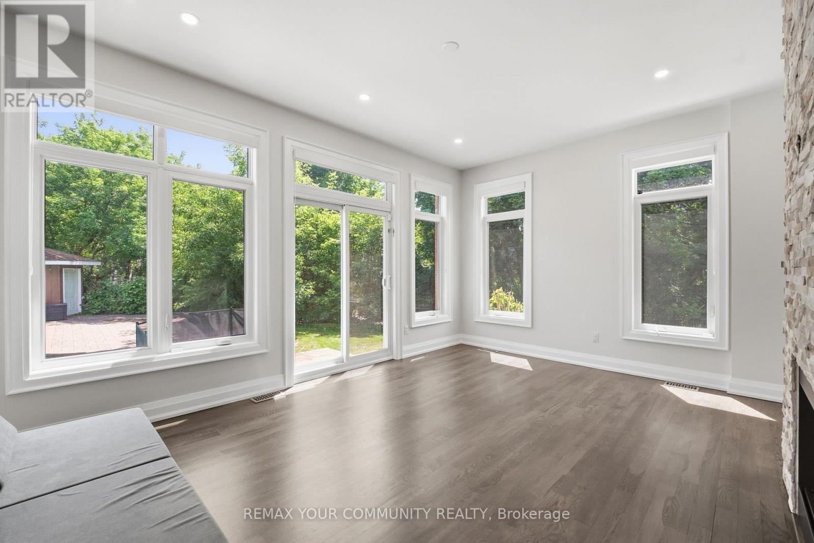 35 IDLESWIFT DRIVE - 16