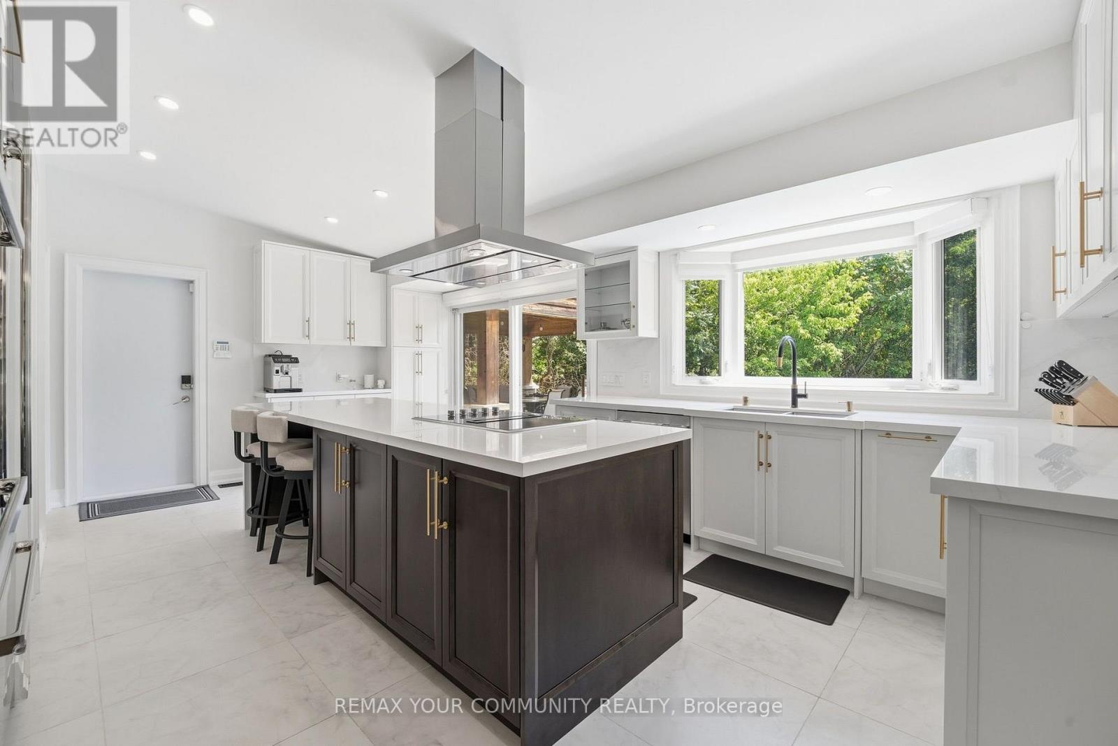 35 IDLESWIFT DRIVE - 18