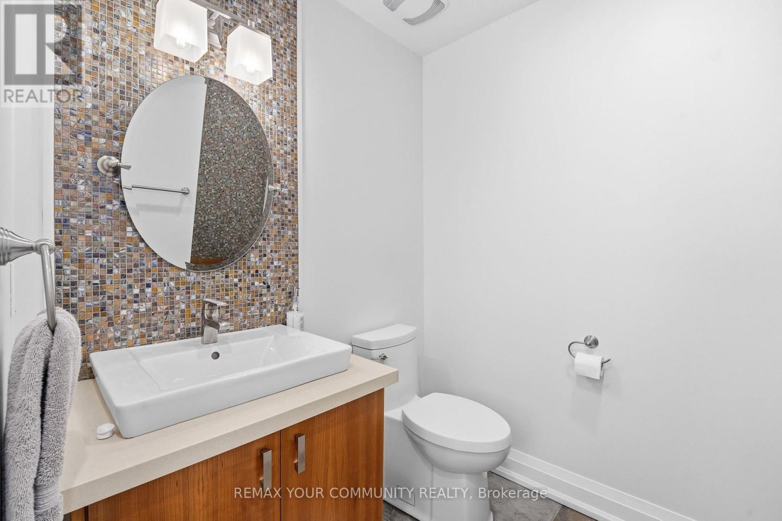 35 IDLESWIFT DRIVE - 25
