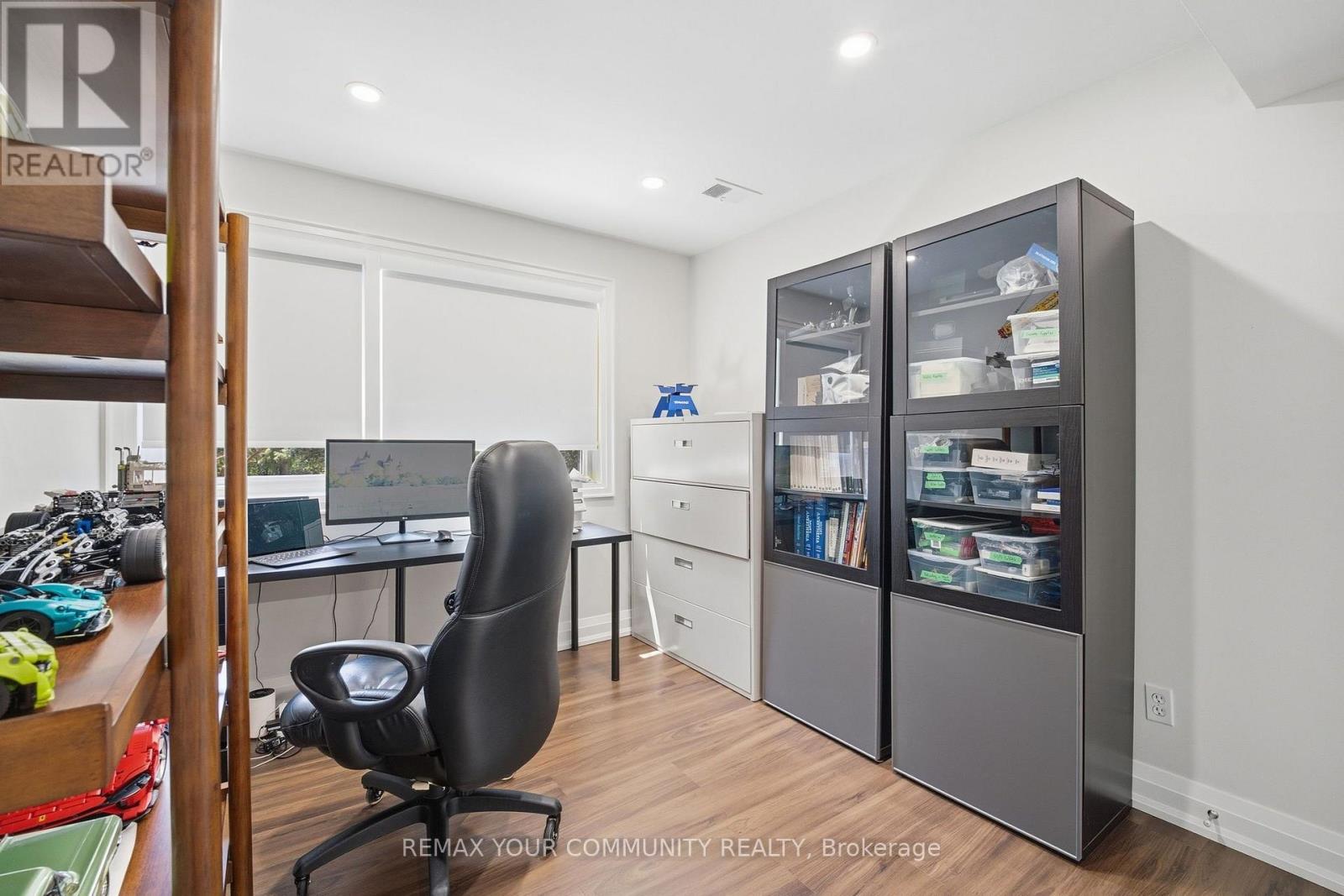 35 IDLESWIFT DRIVE - 31