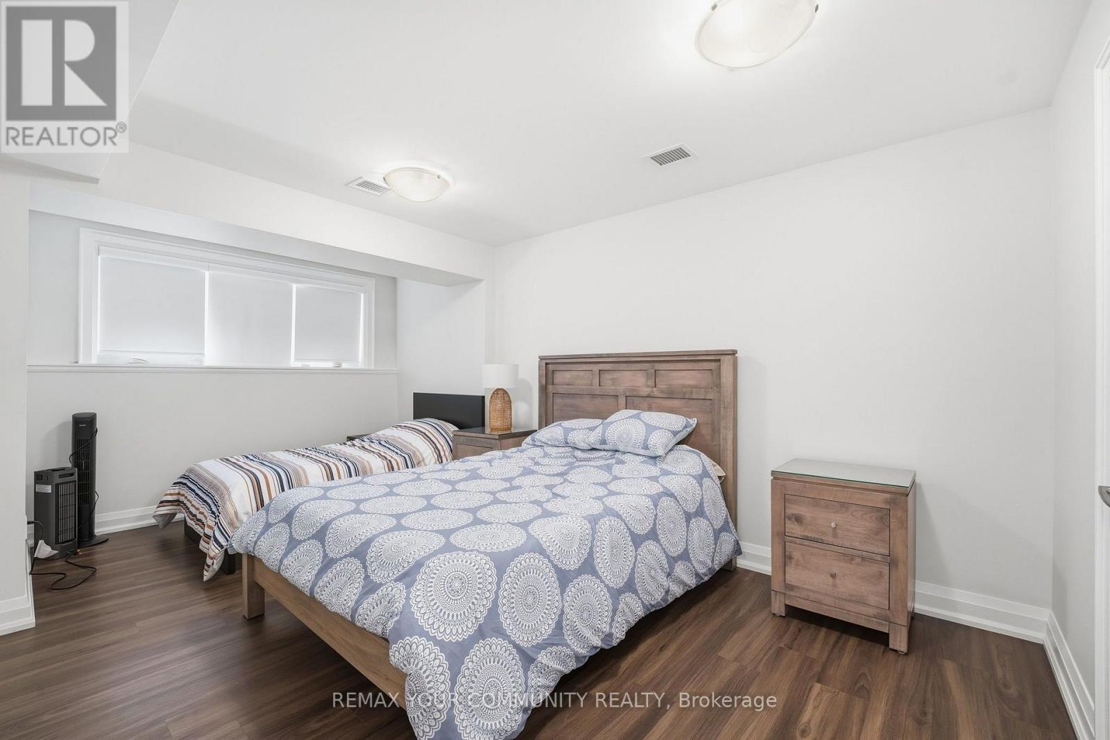 35 IDLESWIFT DRIVE - 32