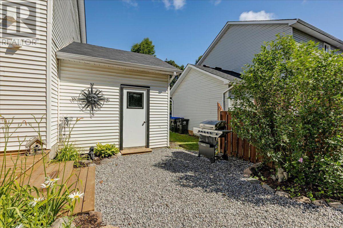 1005 VANCE CRESCENT - Image 34