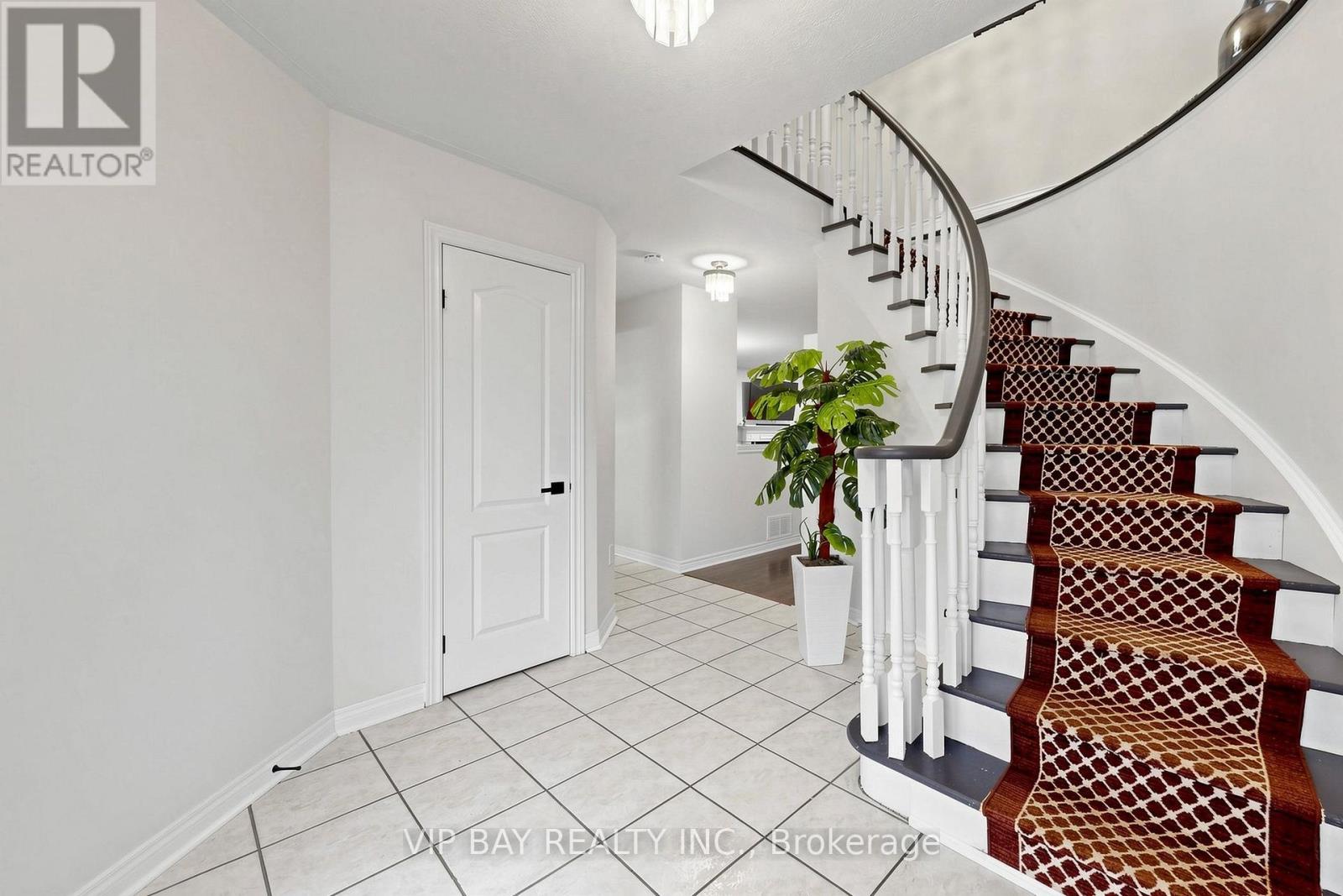 77 AMBERVIEW DRIVE - 19