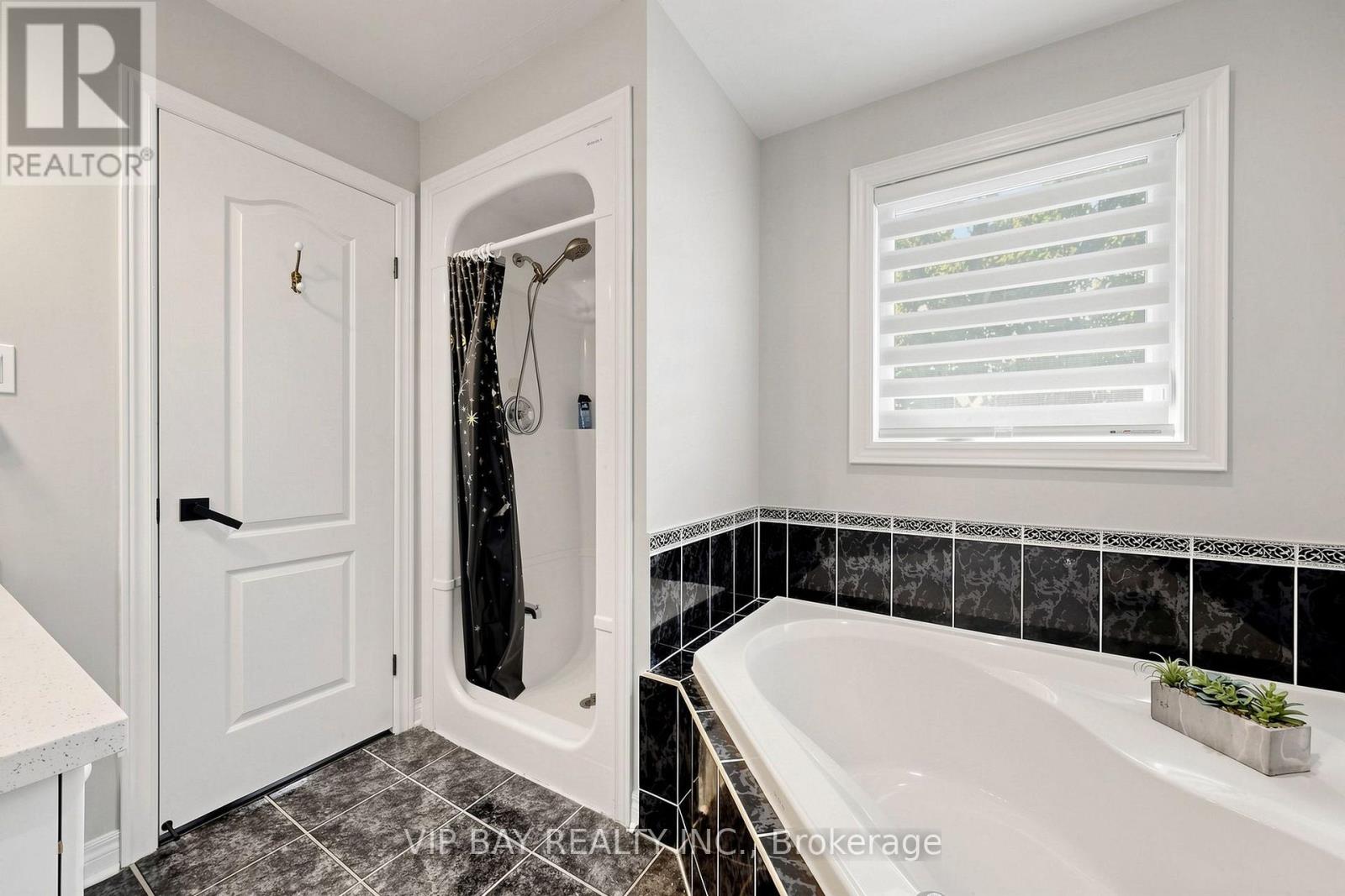 77 AMBERVIEW DRIVE - 25