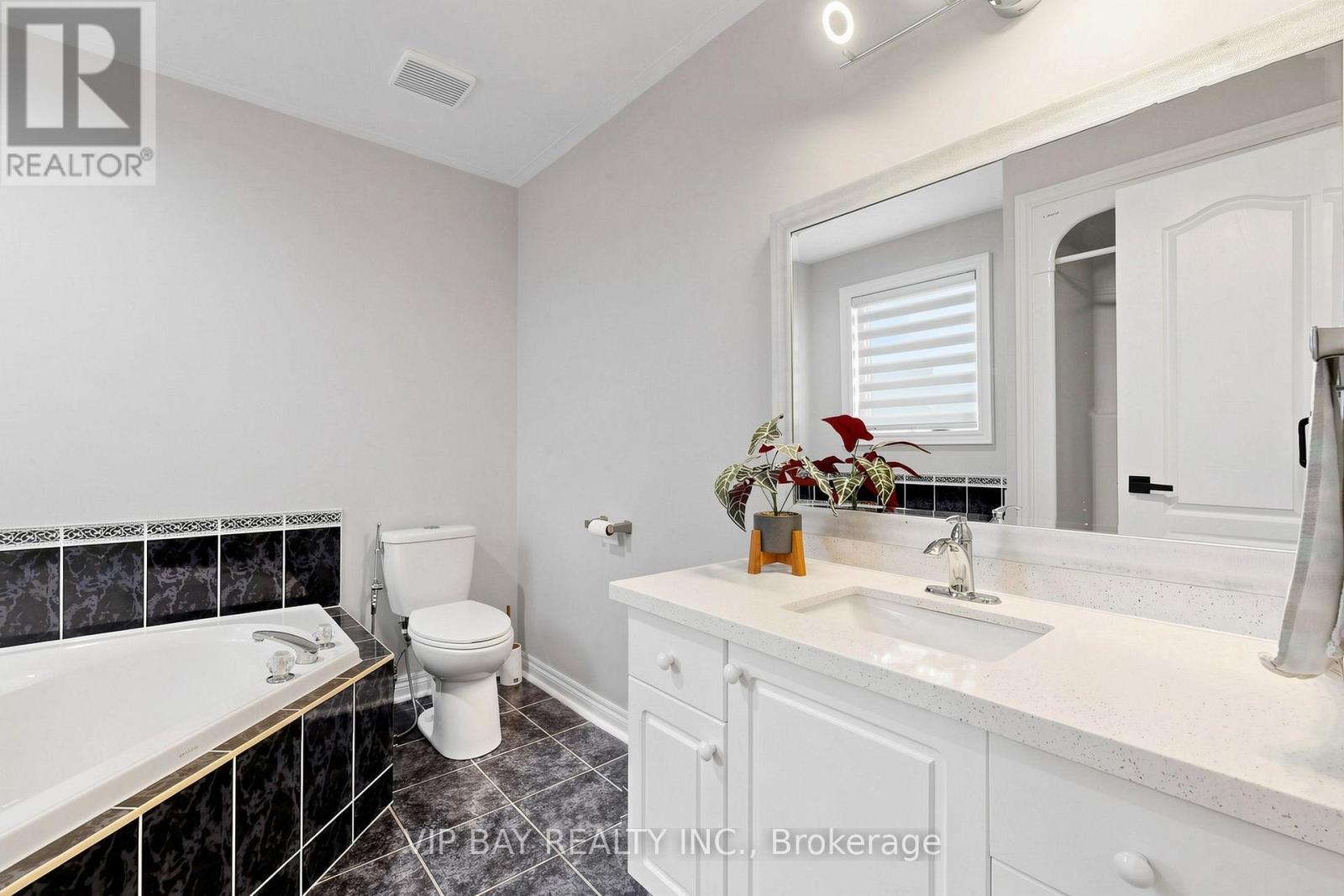 77 AMBERVIEW DRIVE - 23
