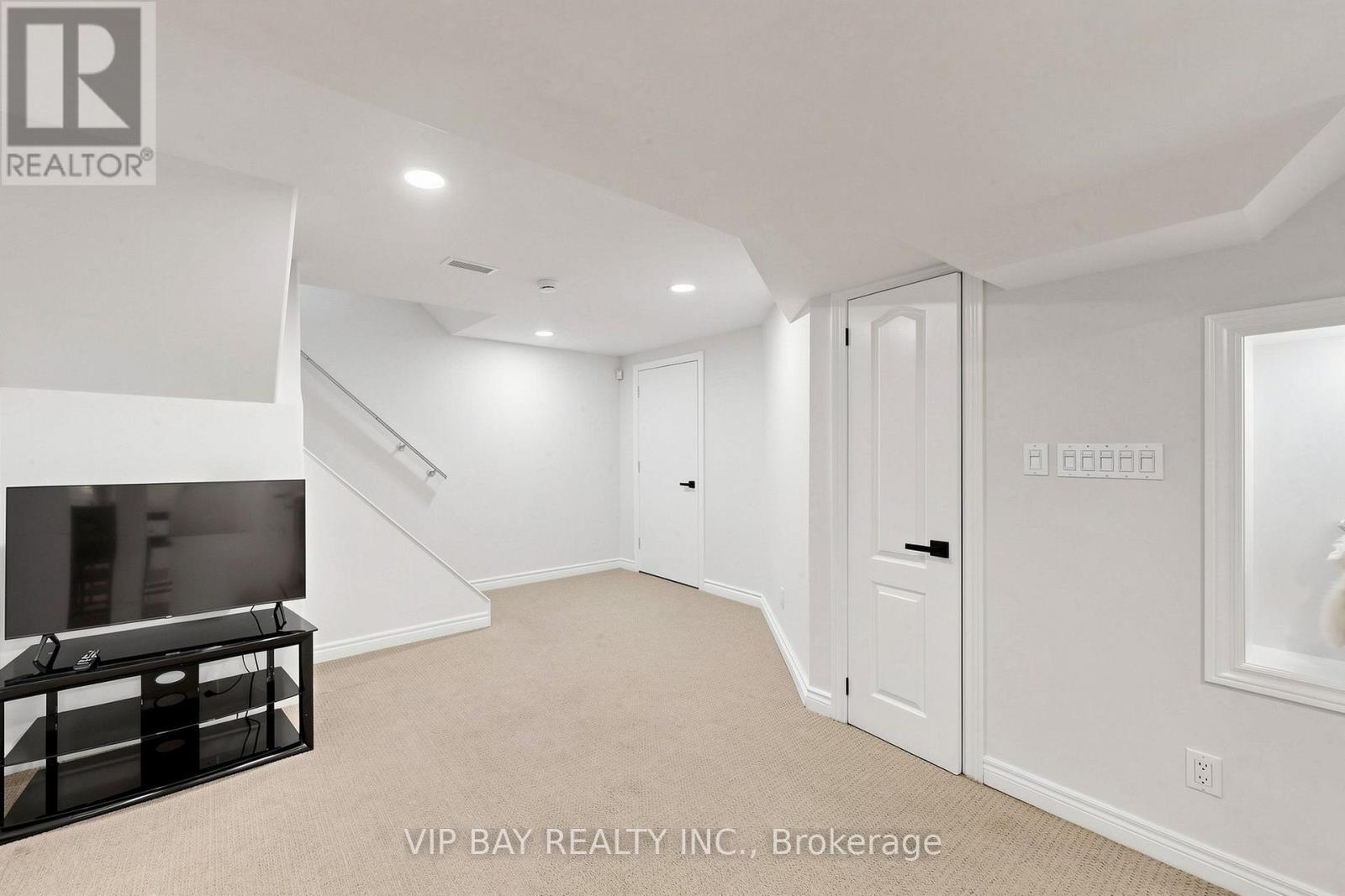 77 AMBERVIEW DRIVE - 31
