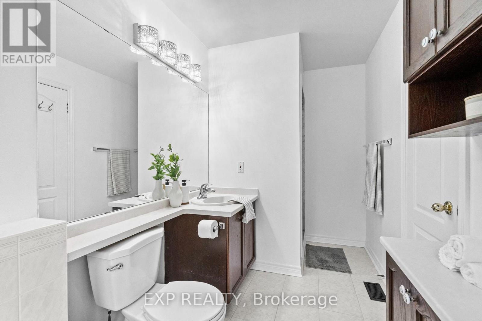 #31 1905 BROAD HOLLOW GATE - Image 21