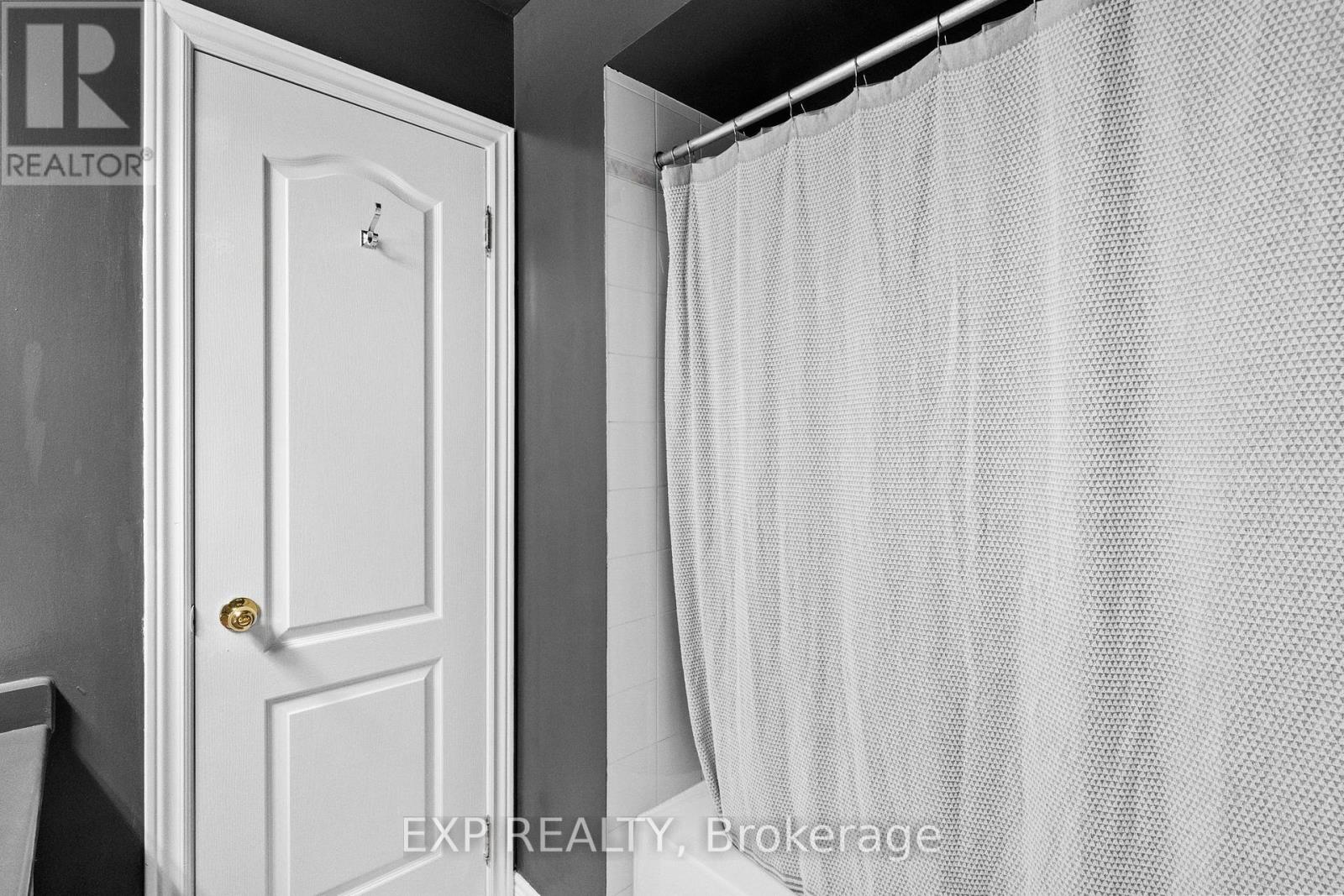 #31 1905 BROAD HOLLOW GATE - Image 29