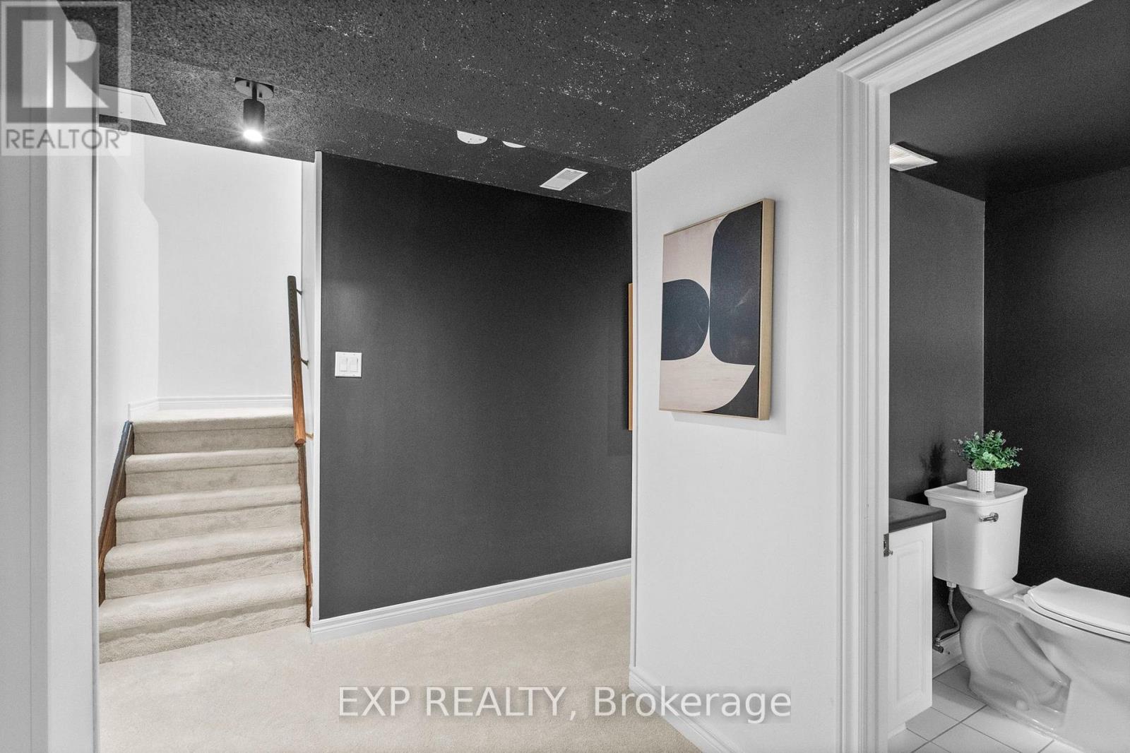 #31 1905 BROAD HOLLOW GATE - Image 33
