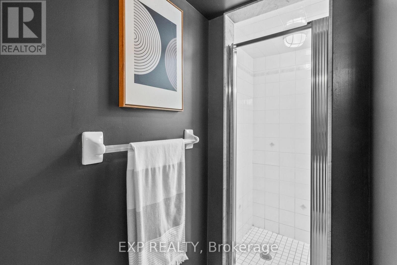 #31 1905 BROAD HOLLOW GATE - Image 36