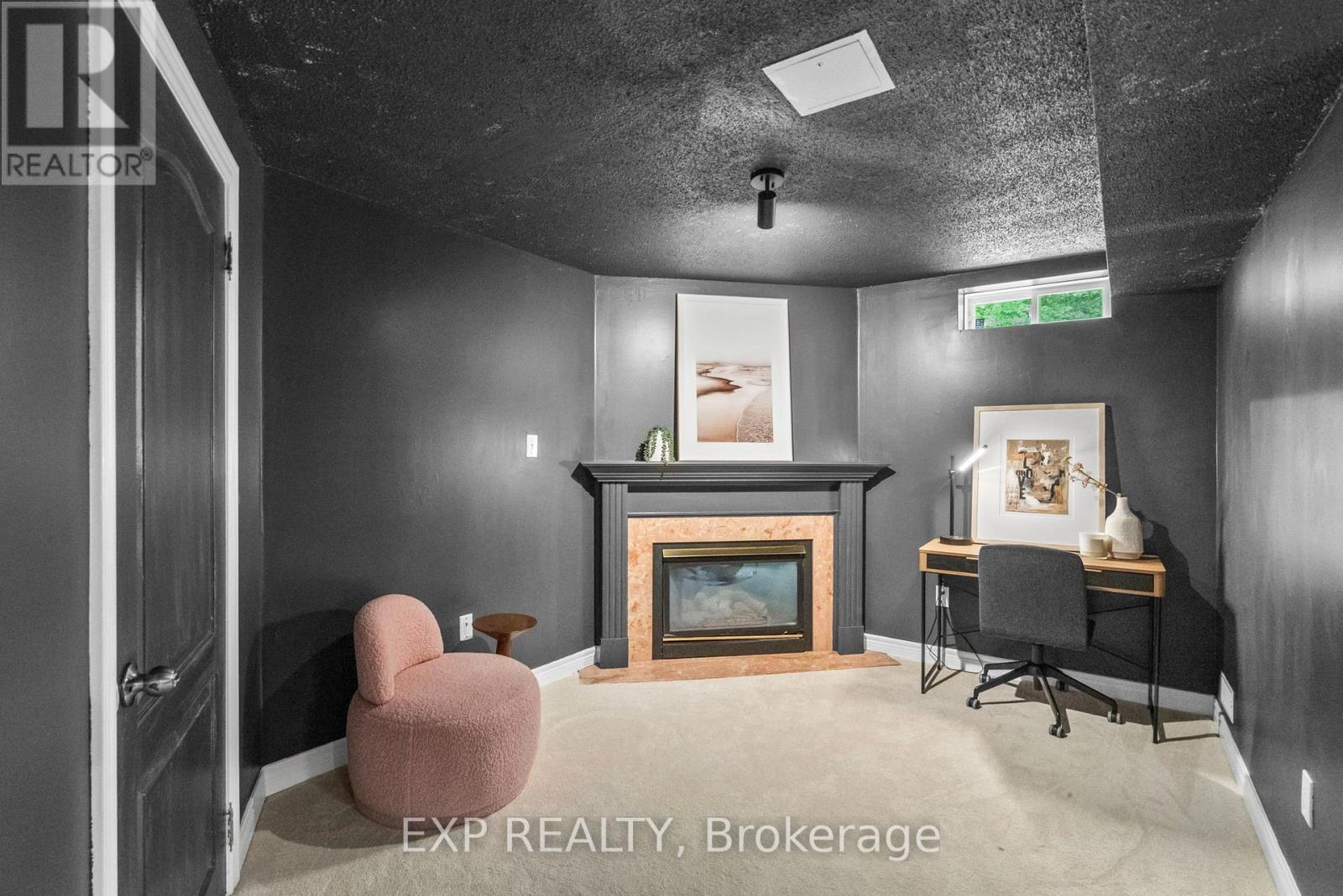 #31 1905 BROAD HOLLOW GATE - Image 37