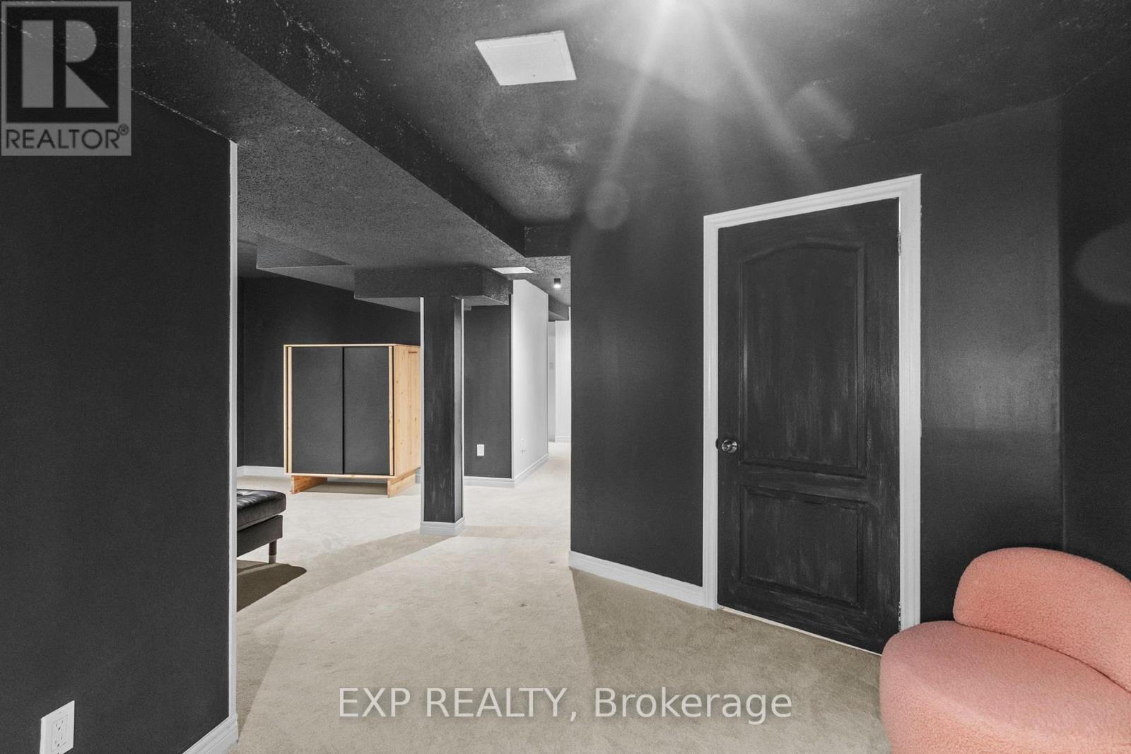 #31 1905 BROAD HOLLOW GATE - Image 38
