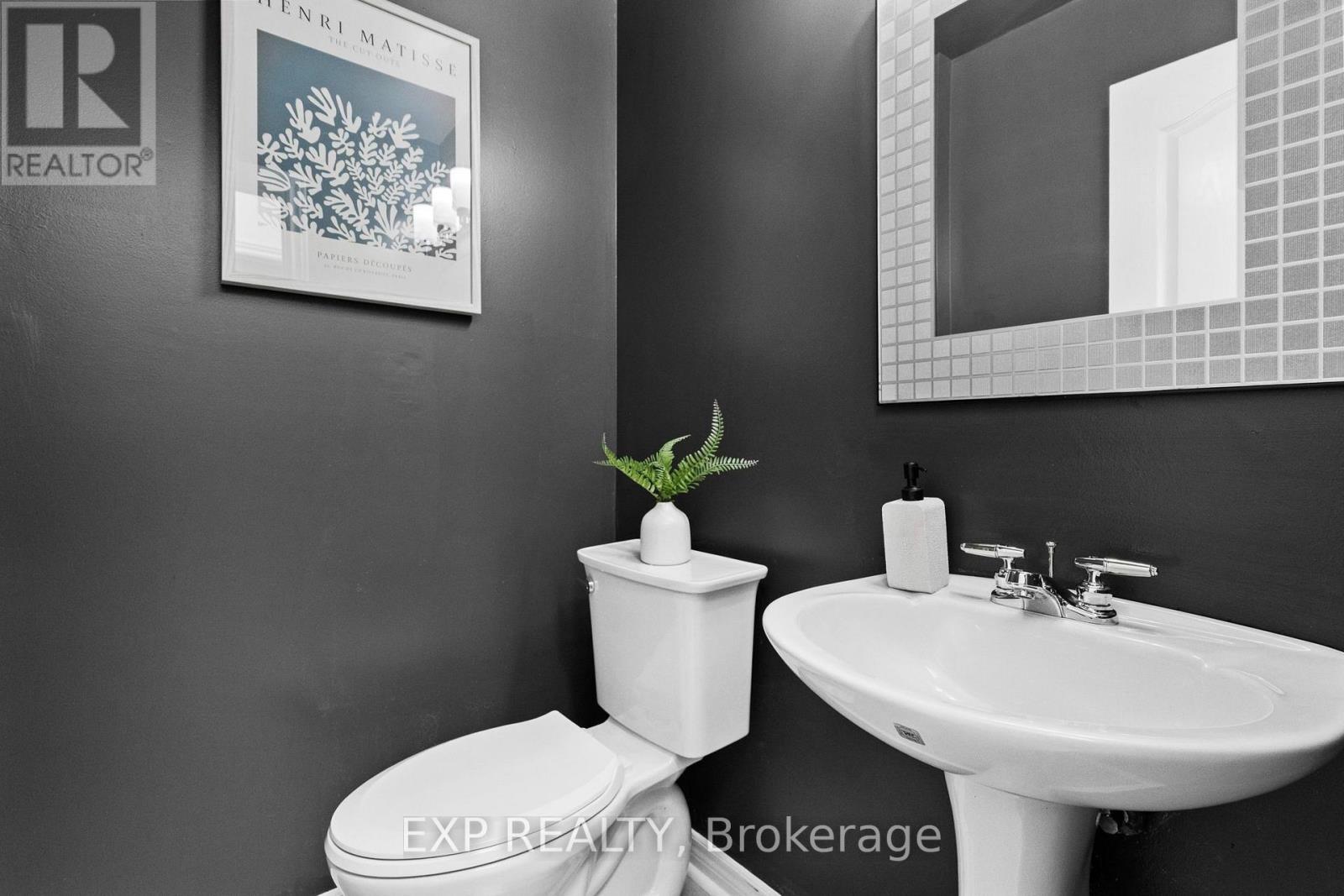#31 1905 BROAD HOLLOW GATE - Image 42
