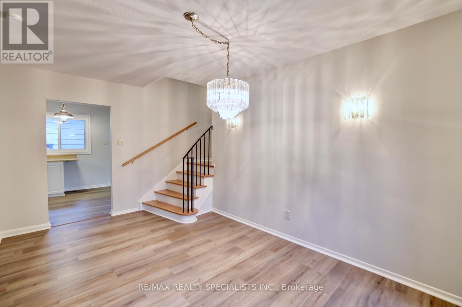 2390 PYRAMID CRESCENT - Image 10