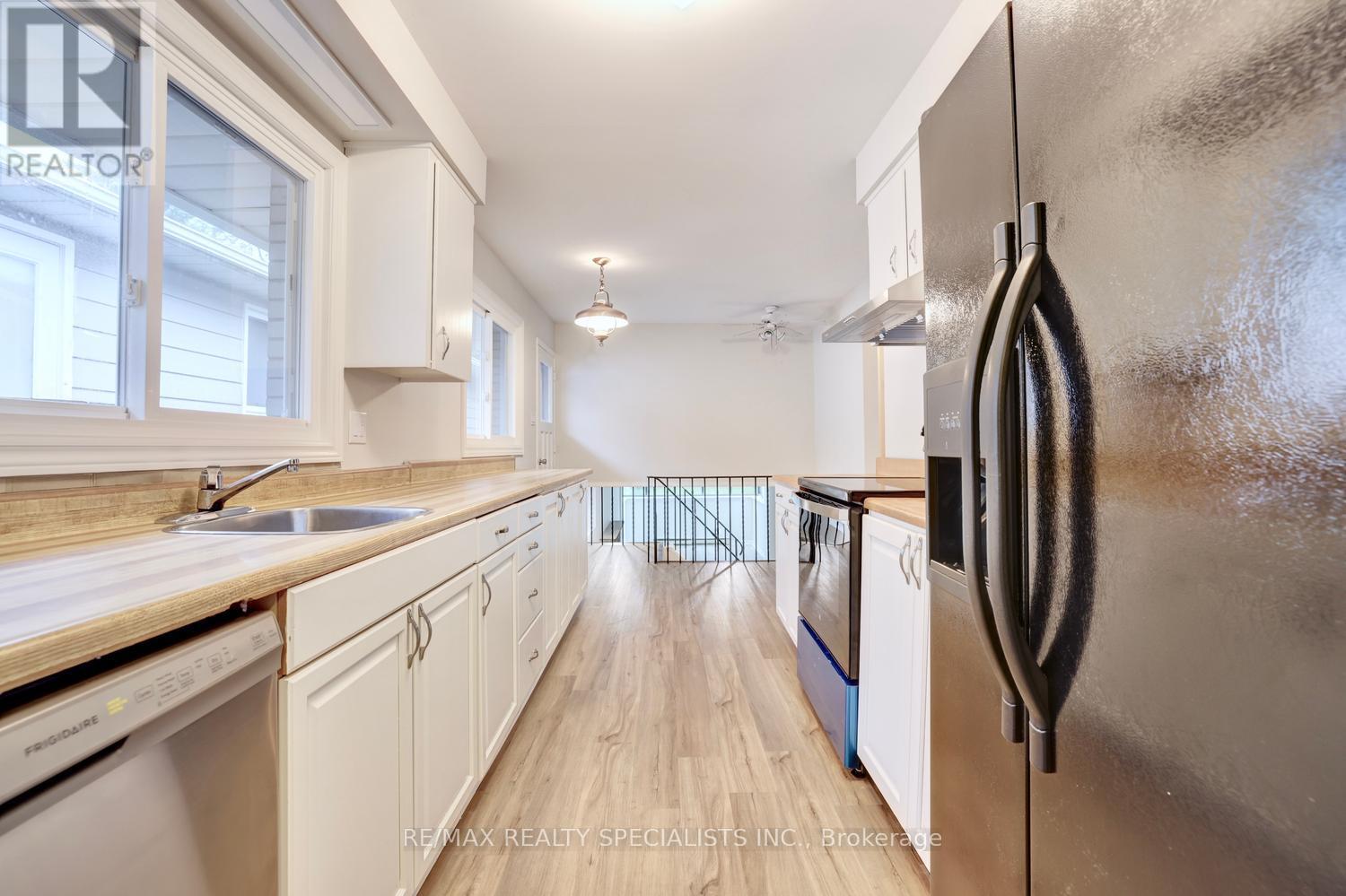 2390 PYRAMID CRESCENT - Image 15