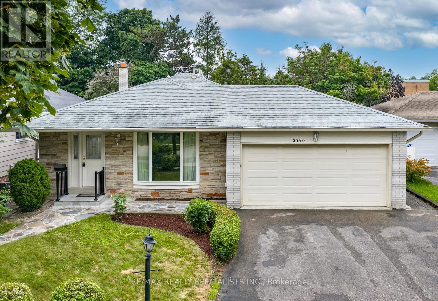 2390 PYRAMID CRESCENT - 2
