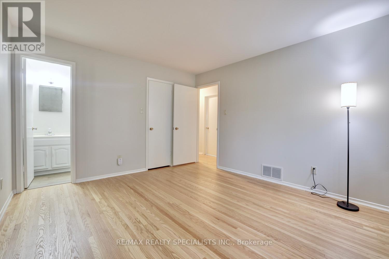 2390 PYRAMID CRESCENT - Image 20