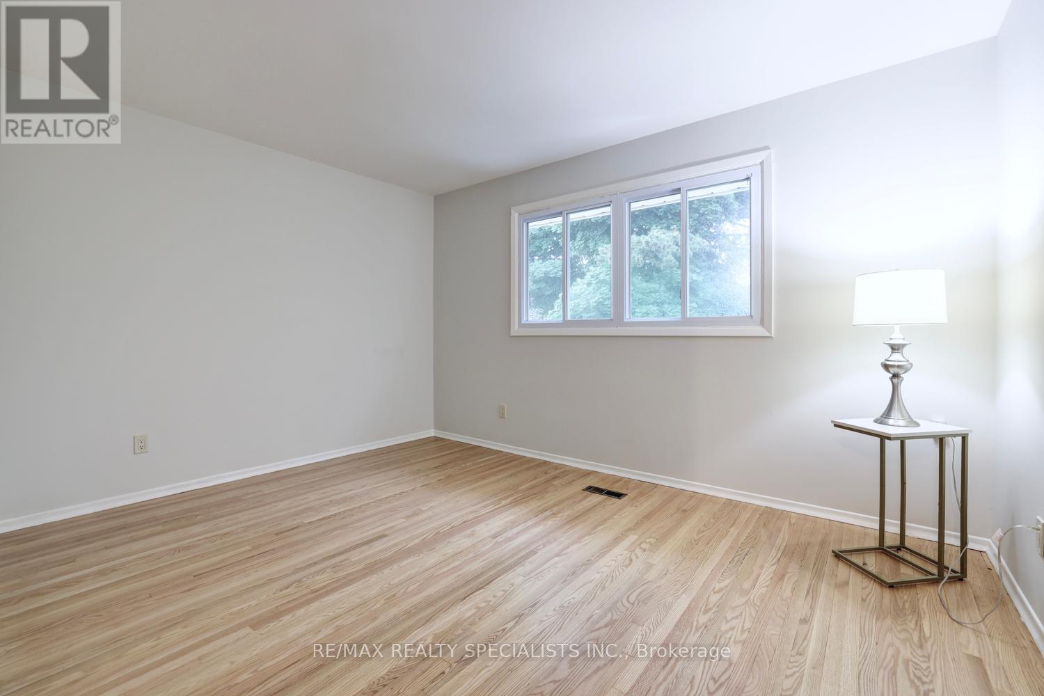 2390 PYRAMID CRESCENT - Image 24