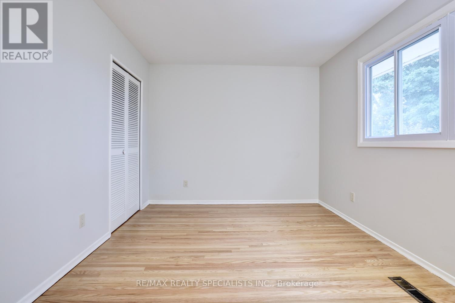 2390 PYRAMID CRESCENT - Image 25