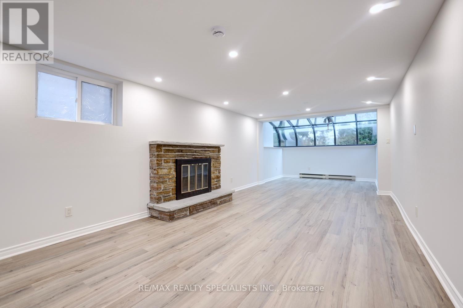 2390 PYRAMID CRESCENT - Image 29