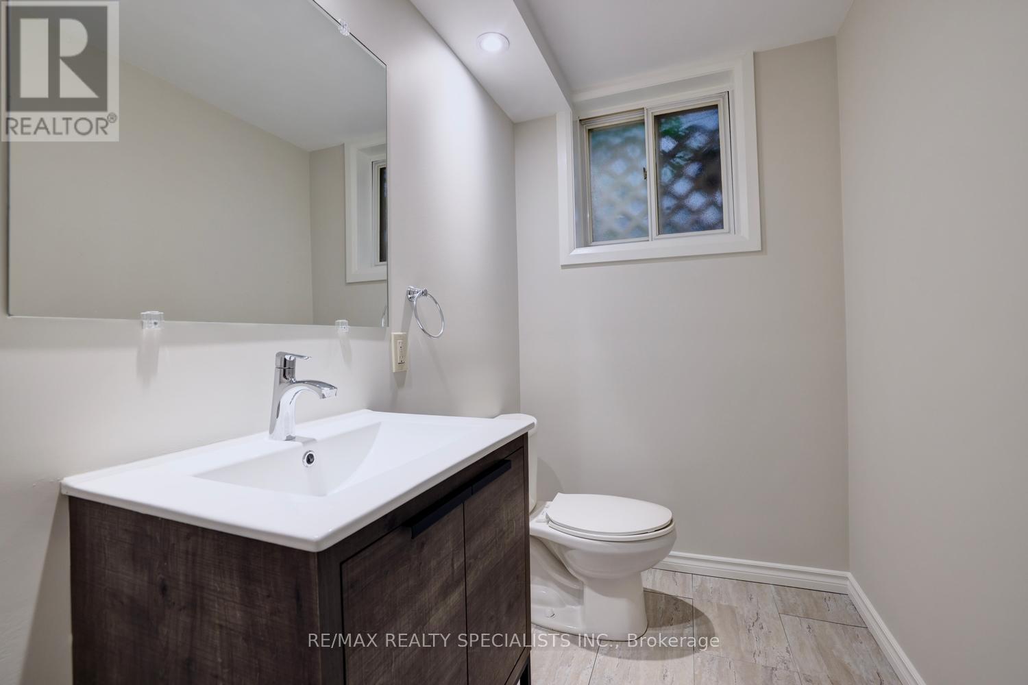 2390 PYRAMID CRESCENT - Image 33
