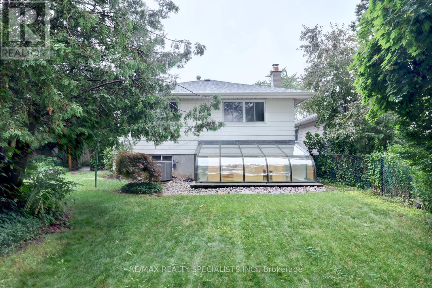 2390 PYRAMID CRESCENT - Image 35